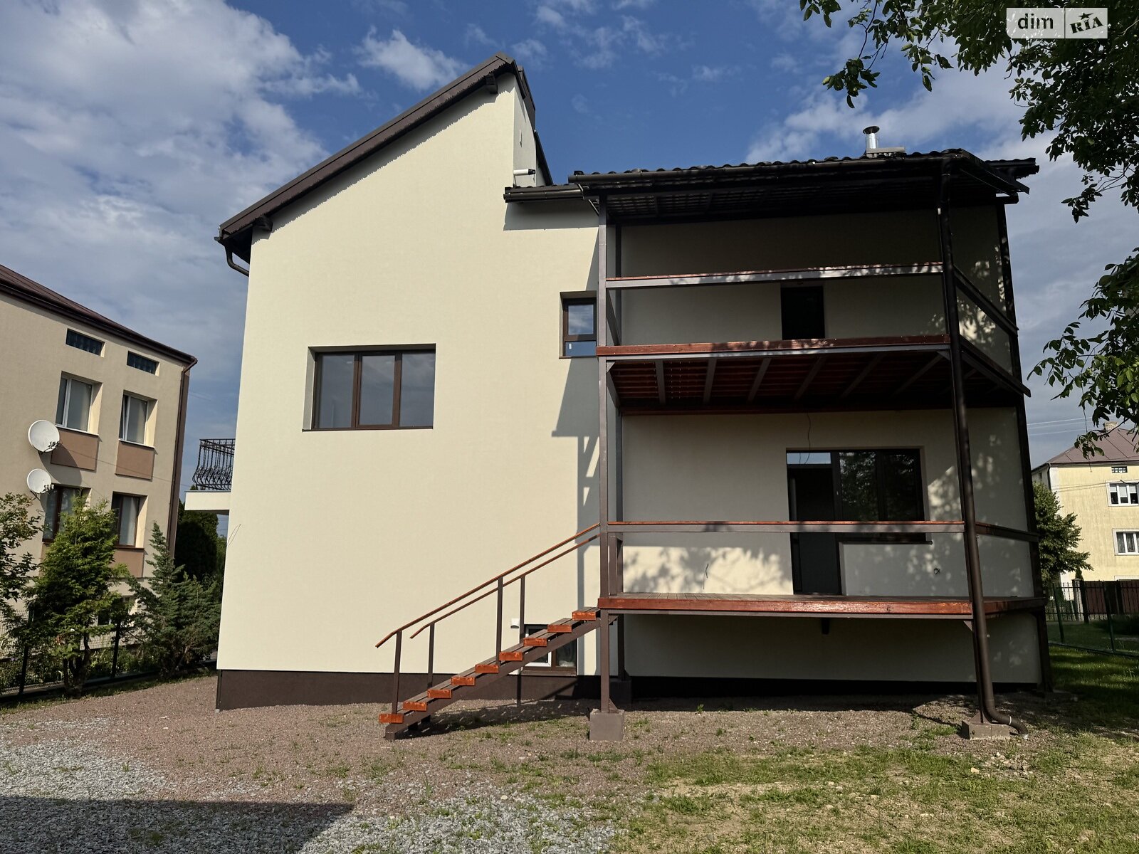 двухэтажный дом с верандой, 246 кв. м, кирпич. Продажа в Трускавце фото 1 двухэтажный дом с верандой, 246 кв. м, кирпич. Продажа в Трускавце фото 1