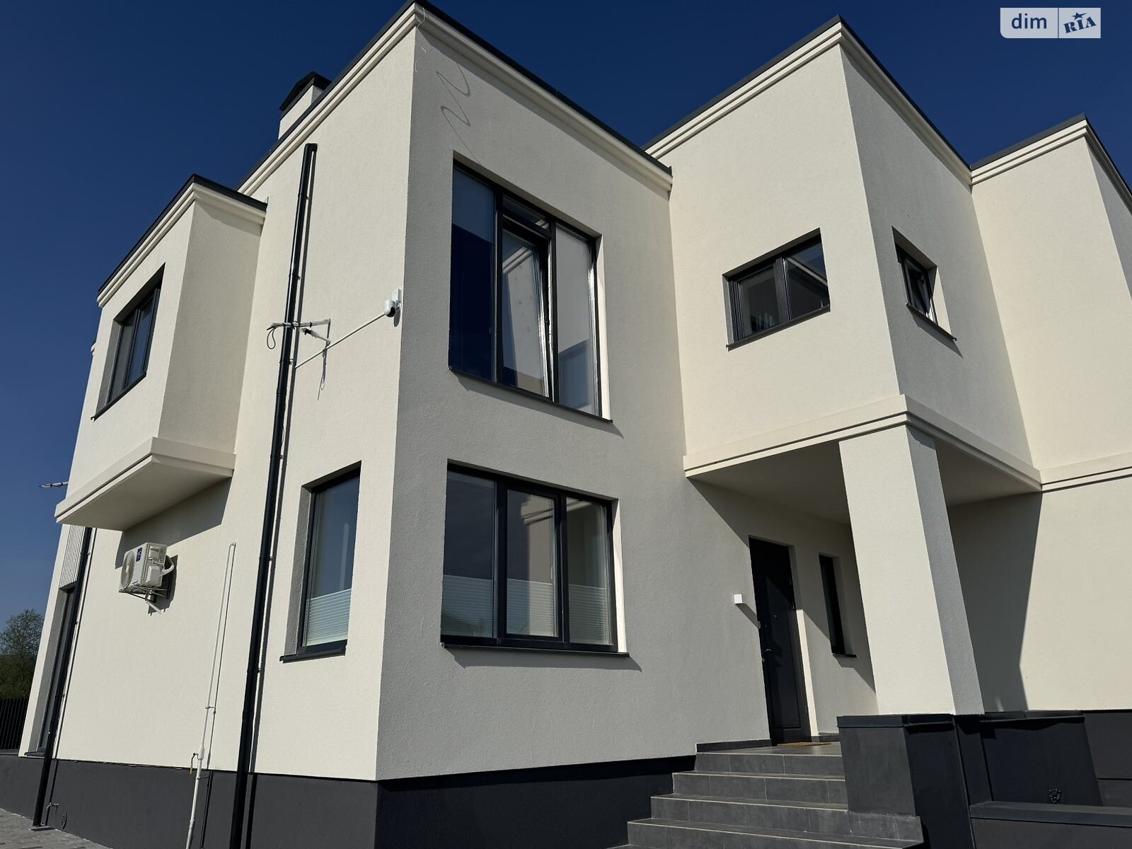 двухэтажный дом с верандой, 250 кв. м, кирпич. Продажа в Трускавце район Трускавец фото 1 двухэтажный дом с верандой, 250 кв. м, кирпич. Продажа в Трускавце район Трускавец фото 1