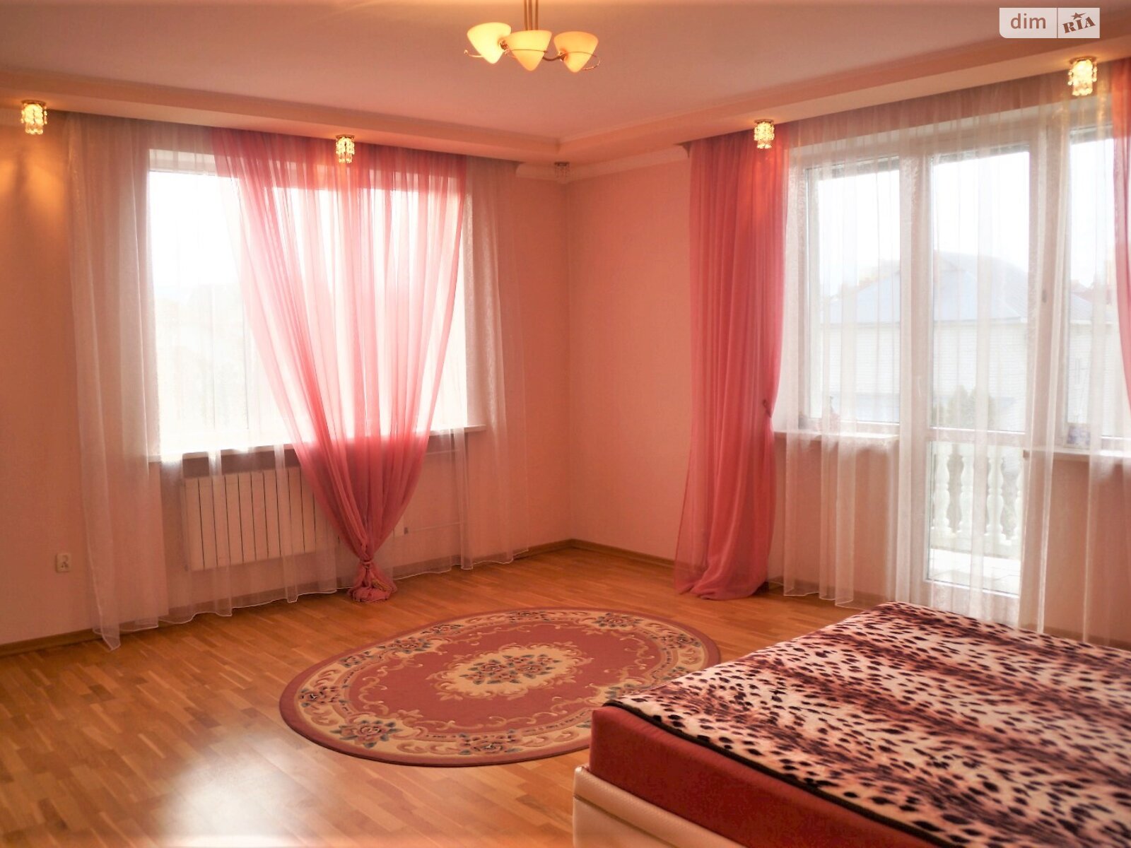 трехэтажный дом с гаражом, 348 кв. м, кирпич. Продажа в Трускавце фото 1