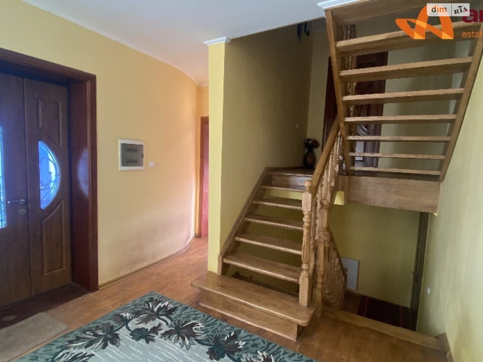 трехэтажный дом с балконом, 254.6 кв. м, кирпич. Продажа в Тысменице фото 1