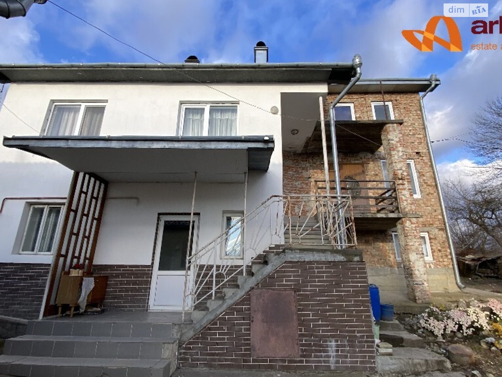 трехэтажный дом с балконом, 254.6 кв. м, кирпич. Продажа в Тысменице фото 1