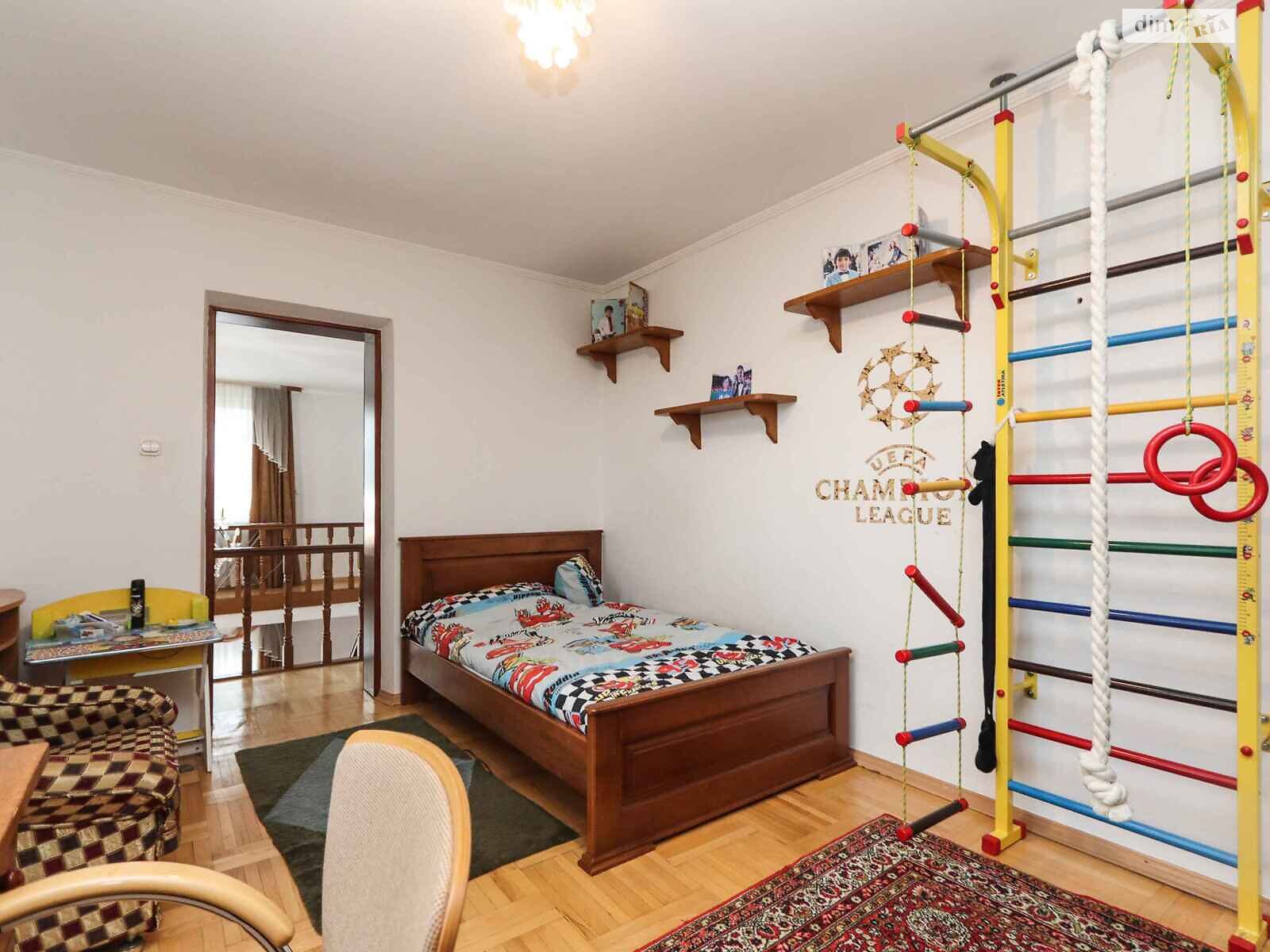 двухэтажный дом с балконом, 330 кв. м, кирпич. Продажа в Тысменице фото 1