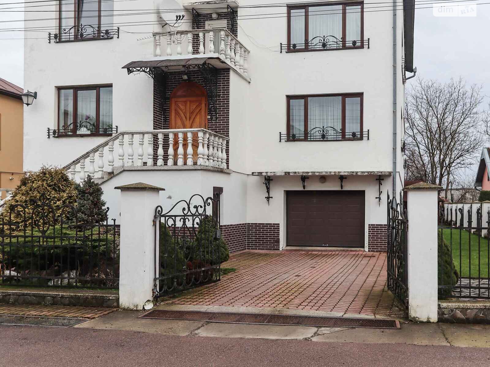 двухэтажный дом с балконом, 330 кв. м, кирпич. Продажа в Тысменице фото 1