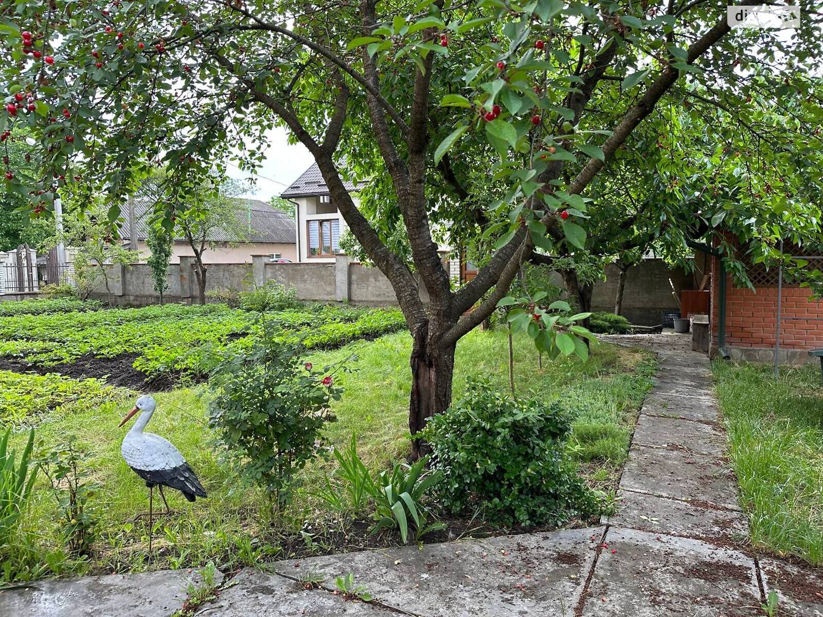 триповерховий будинок з гаражем, 388 кв. м, цегла. Продаж у Угорниках фото 1 триповерховий будинок з гаражем, 388 кв. м, цегла. Продаж у Угорниках фото 1