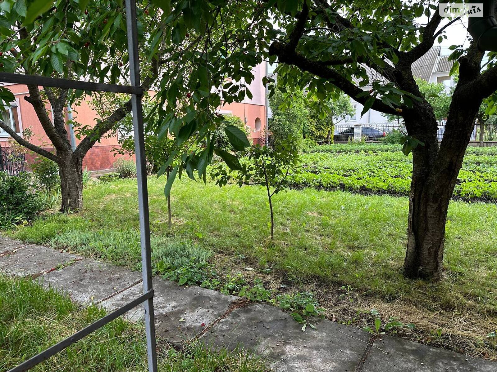 триповерховий будинок з гаражем, 388 кв. м, цегла. Продаж у Угорниках фото 1 триповерховий будинок з гаражем, 388 кв. м, цегла. Продаж у Угорниках фото 1