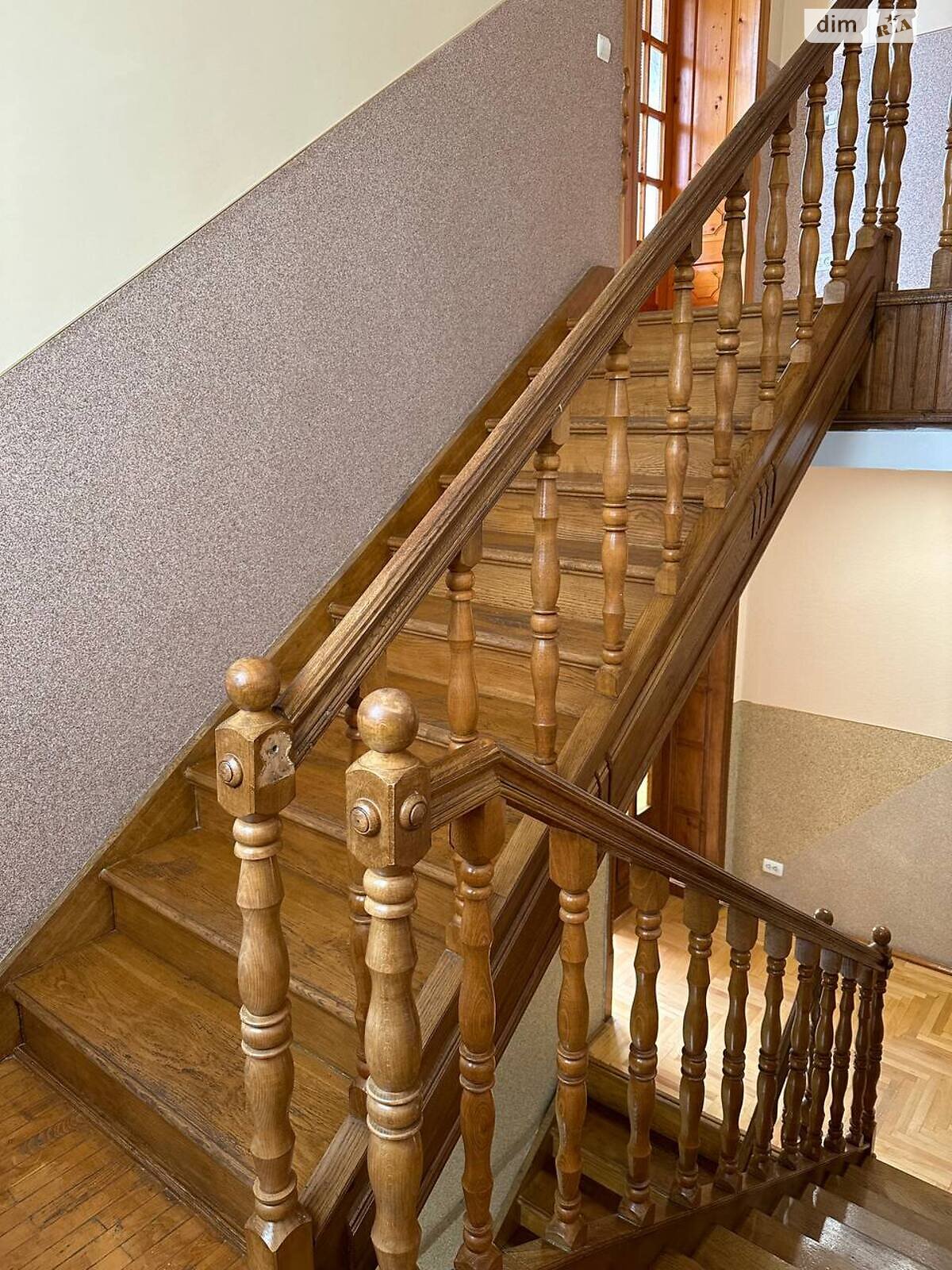 триповерховий будинок з гаражем, 388 кв. м, цегла. Продаж у Угорниках фото 1 триповерховий будинок з гаражем, 388 кв. м, цегла. Продаж у Угорниках фото 1