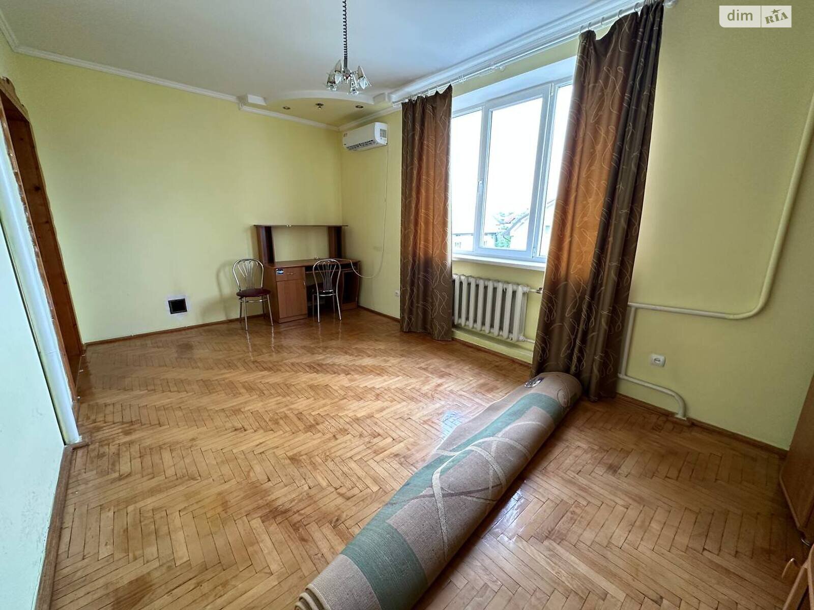 триповерховий будинок з гаражем, 388 кв. м, цегла. Продаж у Угорниках фото 1 триповерховий будинок з гаражем, 388 кв. м, цегла. Продаж у Угорниках фото 1