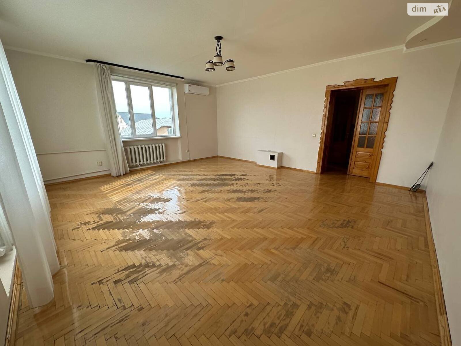 триповерховий будинок з гаражем, 388 кв. м, цегла. Продаж у Угорниках фото 1 триповерховий будинок з гаражем, 388 кв. м, цегла. Продаж у Угорниках фото 1