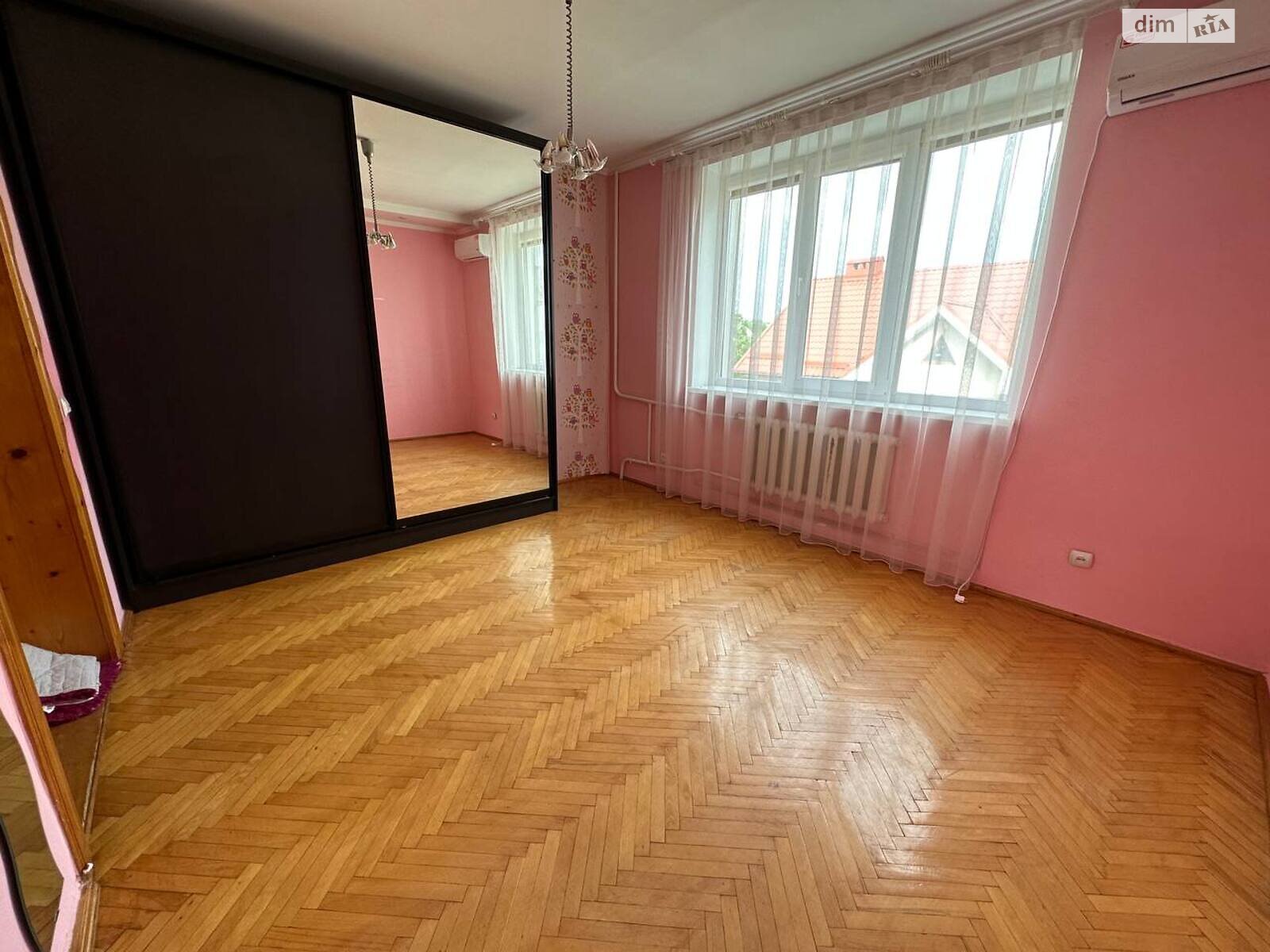 триповерховий будинок з гаражем, 388 кв. м, цегла. Продаж у Угорниках фото 1 триповерховий будинок з гаражем, 388 кв. м, цегла. Продаж у Угорниках фото 1