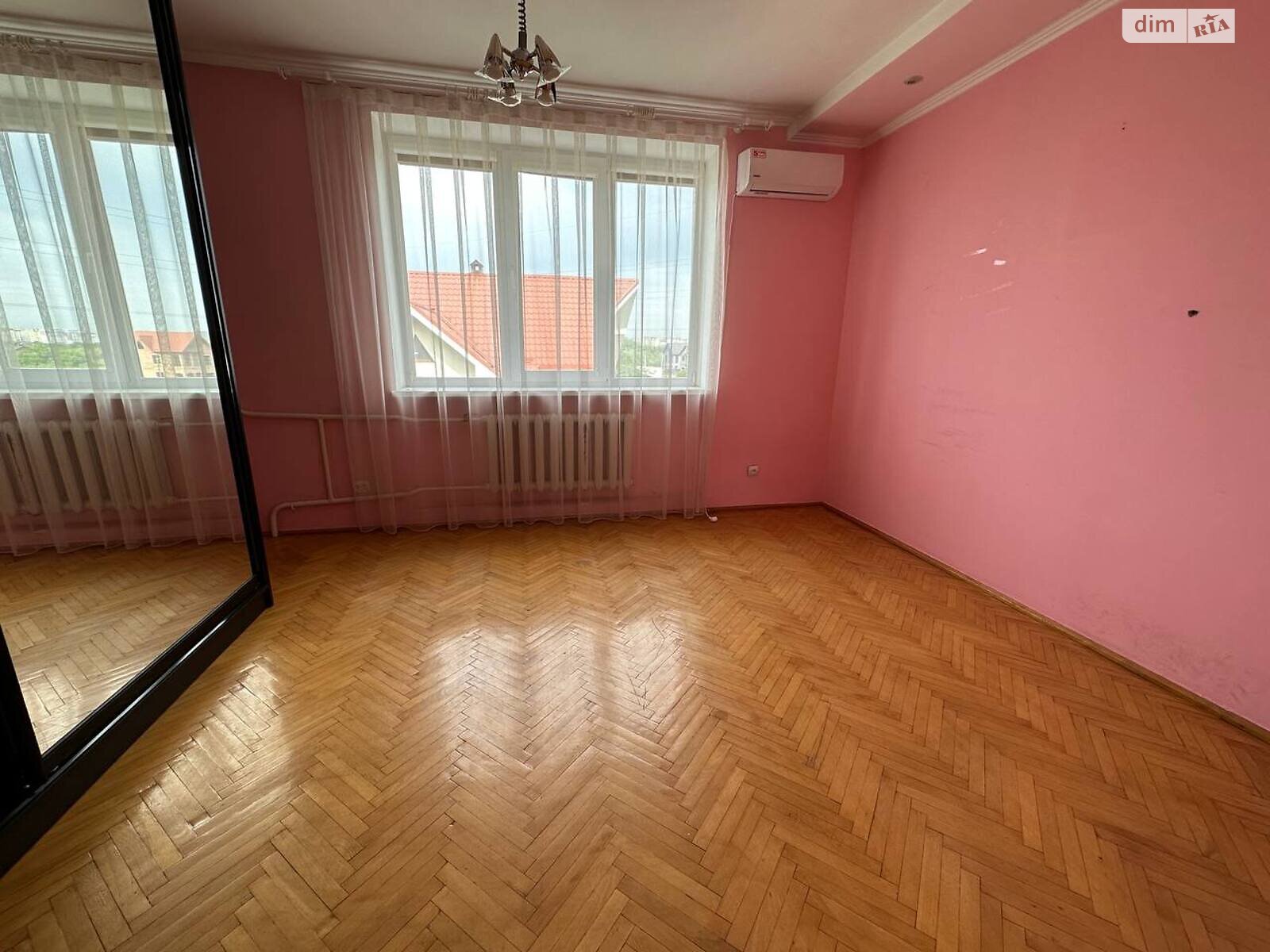 триповерховий будинок з гаражем, 388 кв. м, цегла. Продаж у Угорниках фото 1 триповерховий будинок з гаражем, 388 кв. м, цегла. Продаж у Угорниках фото 1