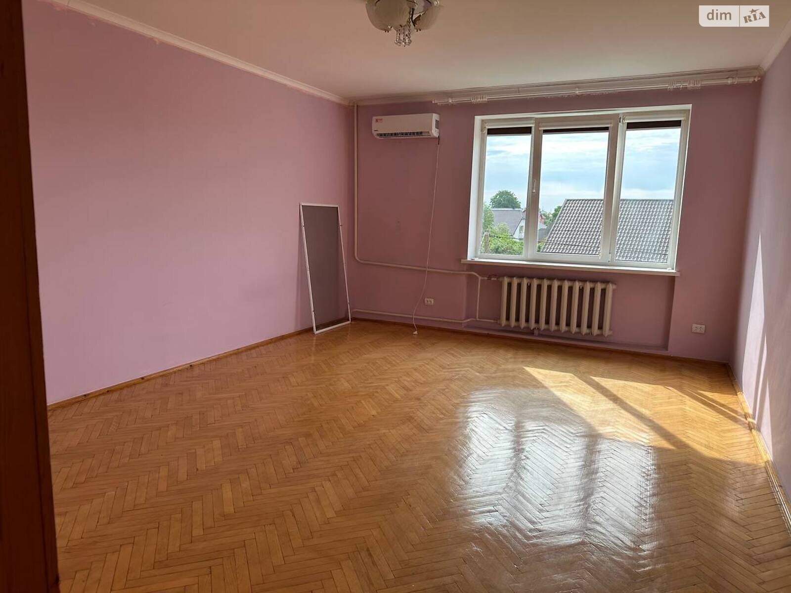 триповерховий будинок з гаражем, 388 кв. м, цегла. Продаж у Угорниках фото 1 триповерховий будинок з гаражем, 388 кв. м, цегла. Продаж у Угорниках фото 1
