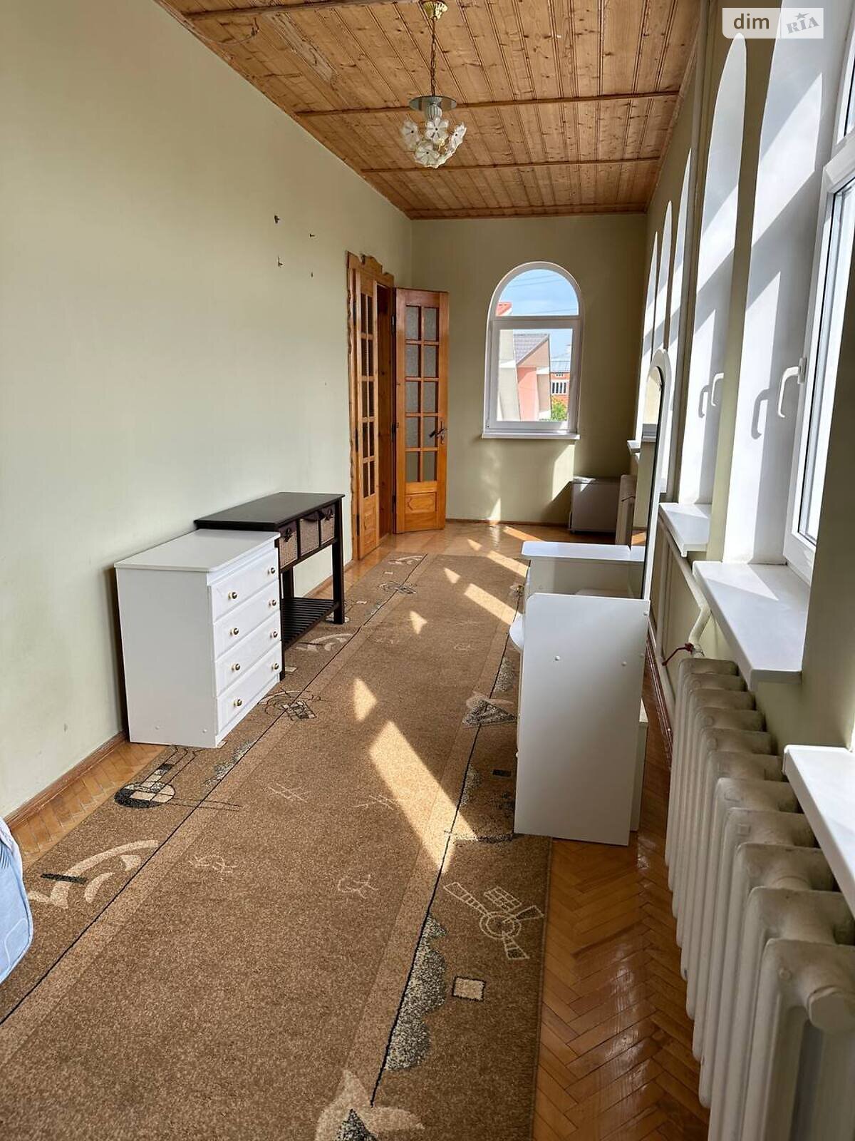 триповерховий будинок з гаражем, 388 кв. м, цегла. Продаж у Угорниках фото 1 триповерховий будинок з гаражем, 388 кв. м, цегла. Продаж у Угорниках фото 1