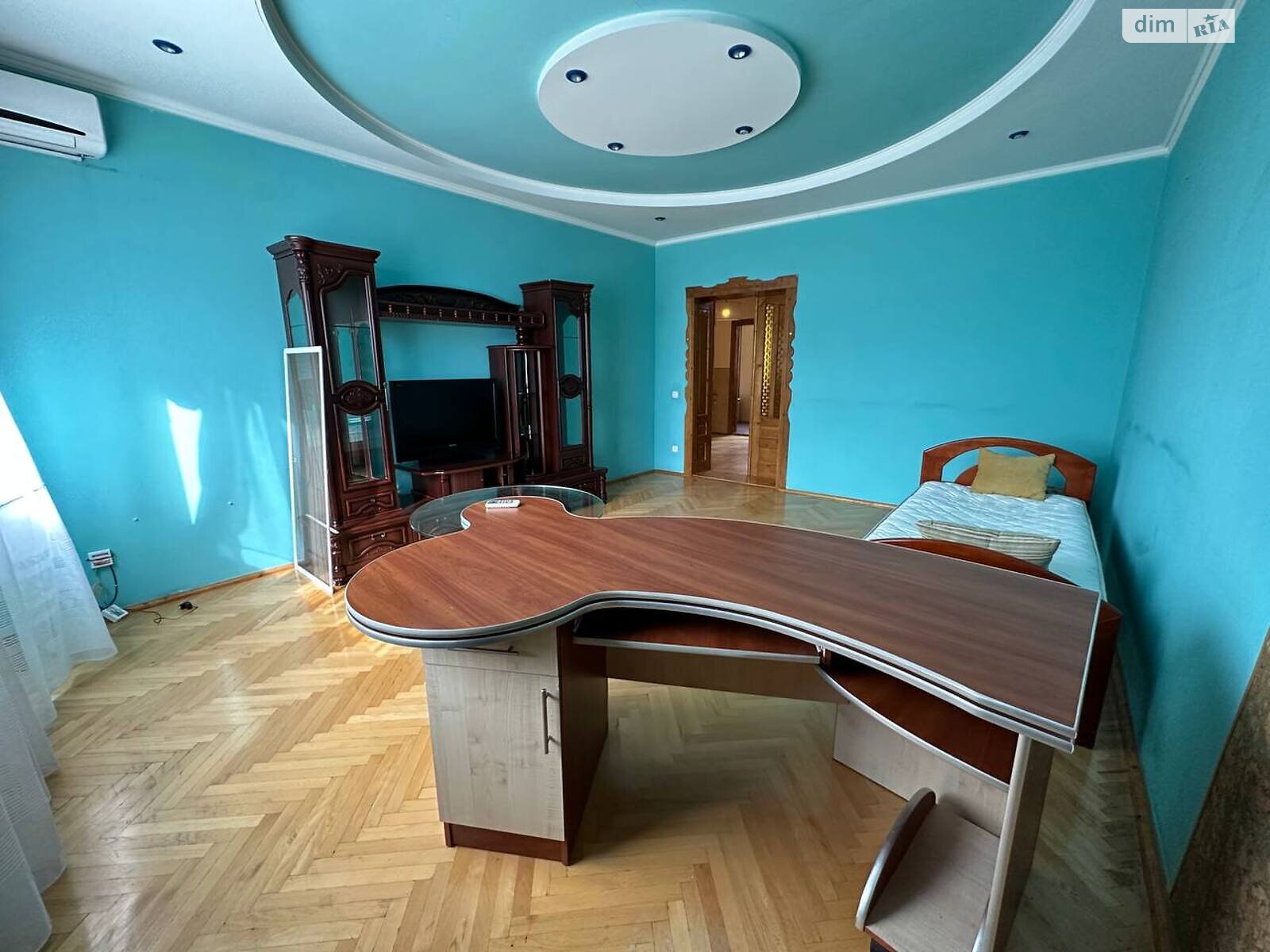 триповерховий будинок з гаражем, 388 кв. м, цегла. Продаж у Угорниках фото 1 триповерховий будинок з гаражем, 388 кв. м, цегла. Продаж у Угорниках фото 1