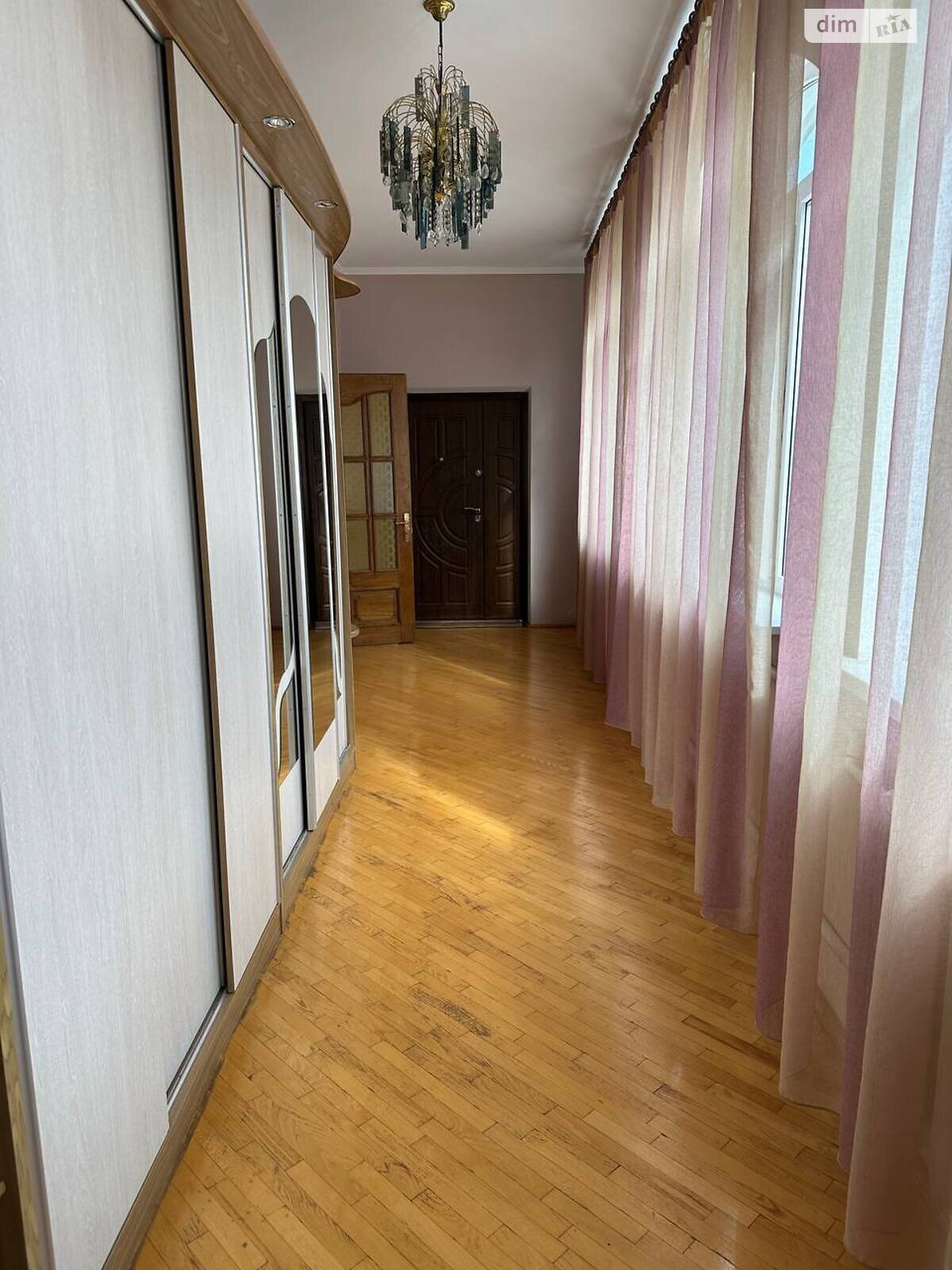 триповерховий будинок з гаражем, 388 кв. м, цегла. Продаж у Угорниках фото 1 триповерховий будинок з гаражем, 388 кв. м, цегла. Продаж у Угорниках фото 1
