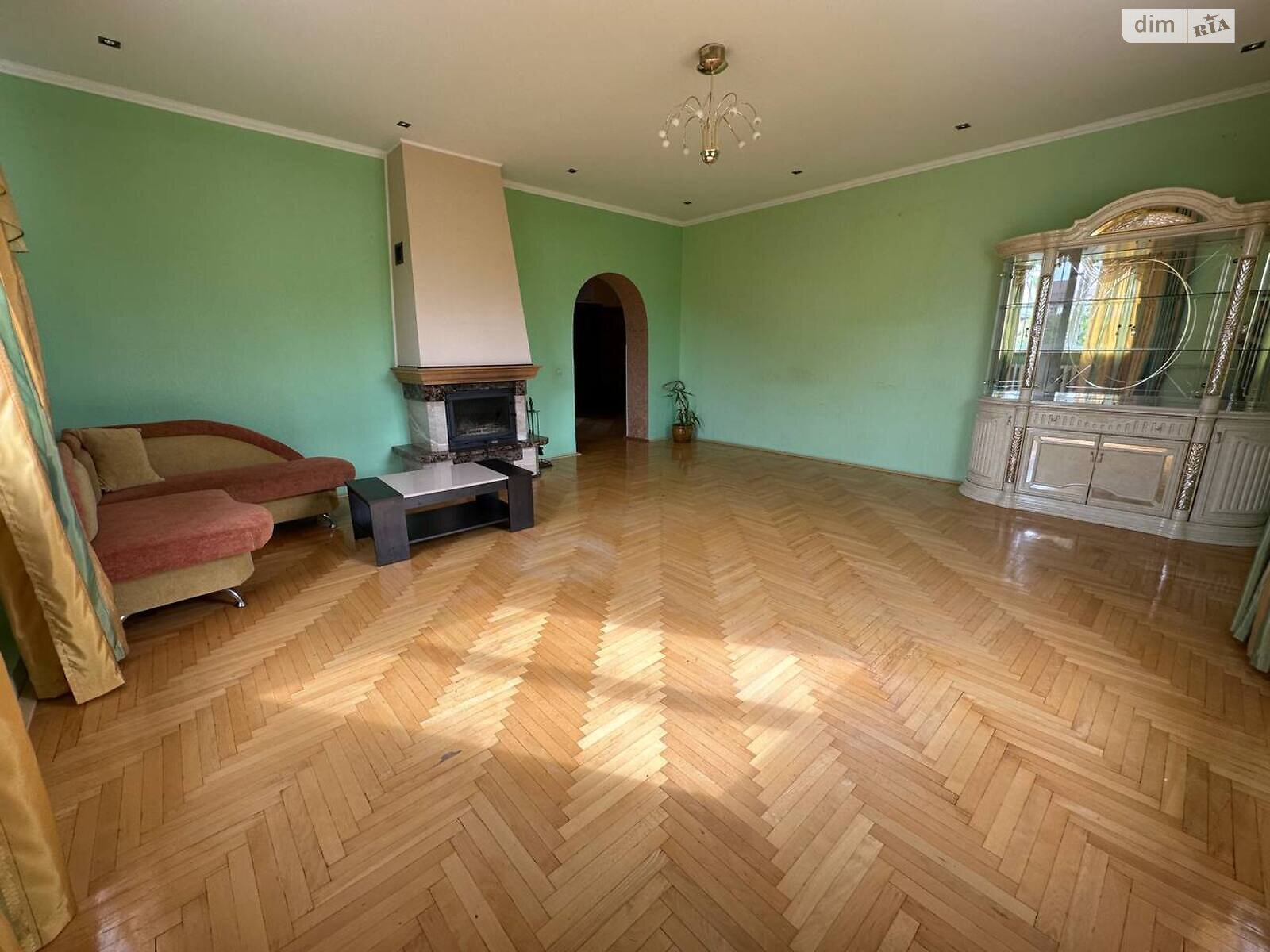 триповерховий будинок з гаражем, 388 кв. м, цегла. Продаж у Угорниках фото 1 триповерховий будинок з гаражем, 388 кв. м, цегла. Продаж у Угорниках фото 1