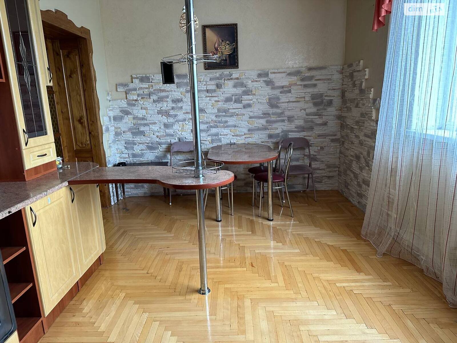 триповерховий будинок з гаражем, 388 кв. м, цегла. Продаж у Угорниках фото 1 триповерховий будинок з гаражем, 388 кв. м, цегла. Продаж у Угорниках фото 1
