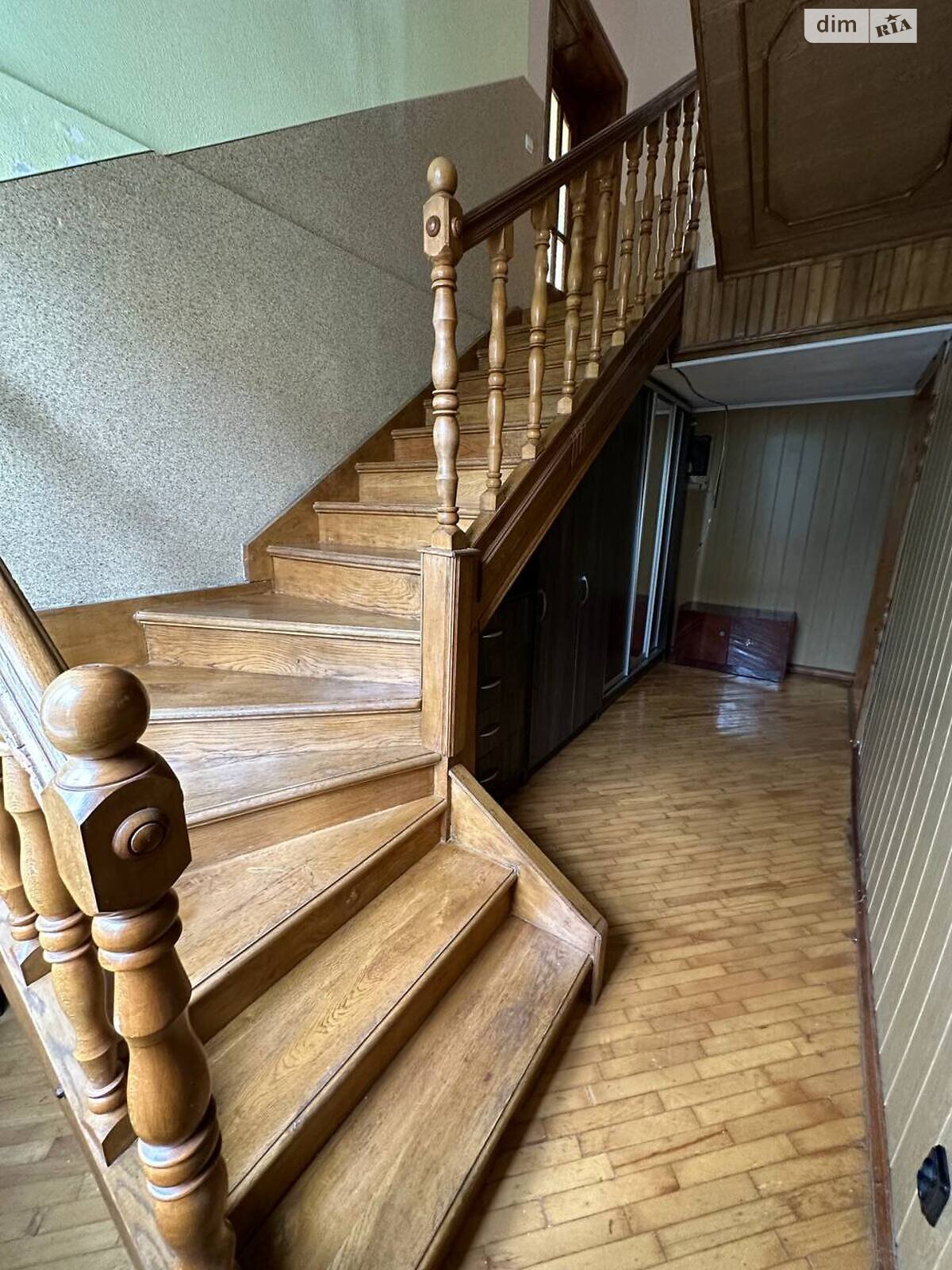 триповерховий будинок з гаражем, 388 кв. м, цегла. Продаж у Угорниках фото 1 триповерховий будинок з гаражем, 388 кв. м, цегла. Продаж у Угорниках фото 1