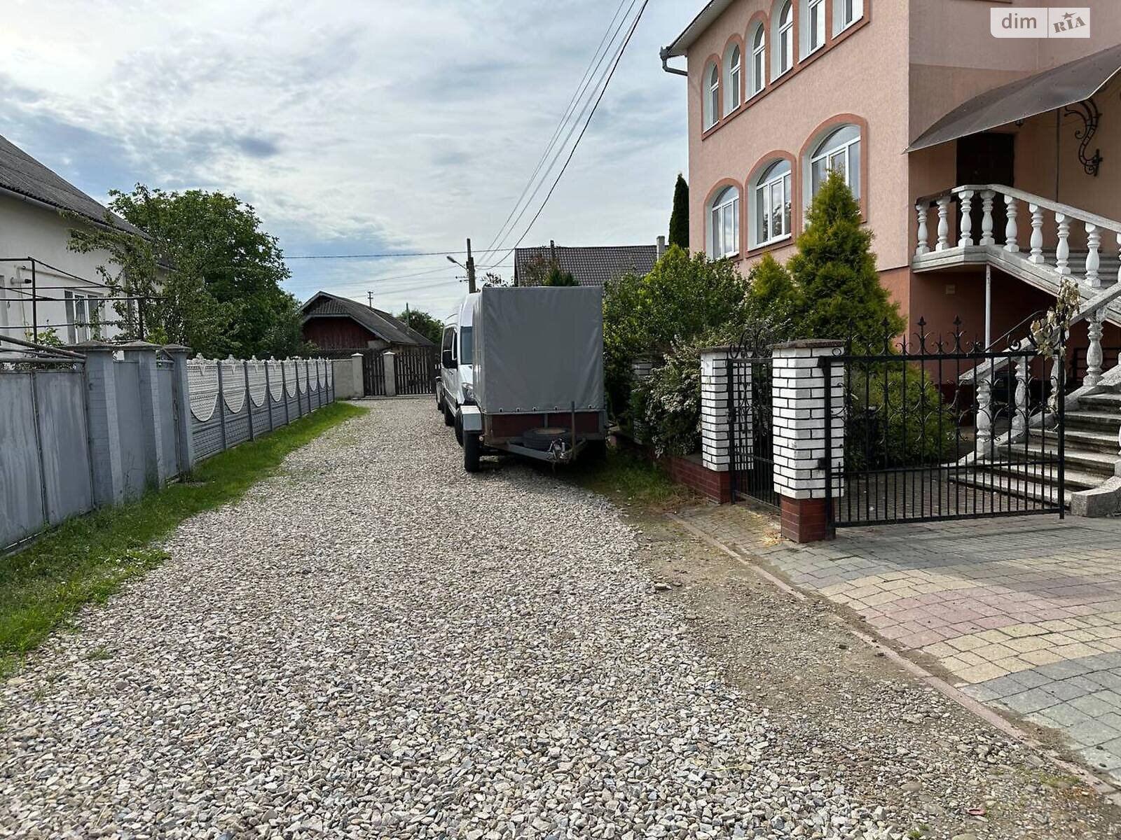 триповерховий будинок з гаражем, 388 кв. м, цегла. Продаж у Угорниках фото 1 триповерховий будинок з гаражем, 388 кв. м, цегла. Продаж у Угорниках фото 1
