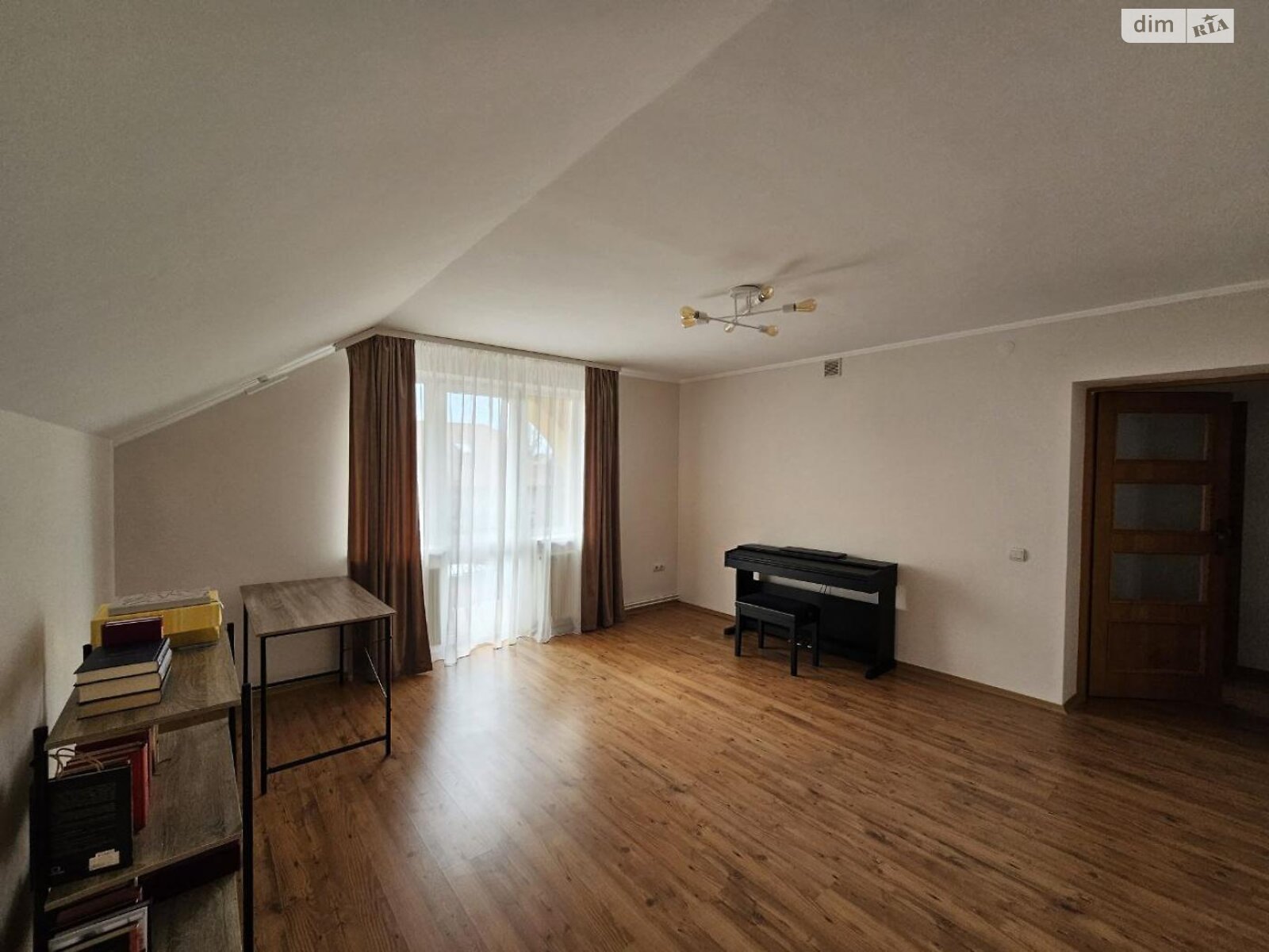 двухэтажный дом с гаражом, 207 кв. м, кирпич. Продажа в Угорниках фото 1 двухэтажный дом с гаражом, 207 кв. м, кирпич. Продажа в Угорниках фото 1