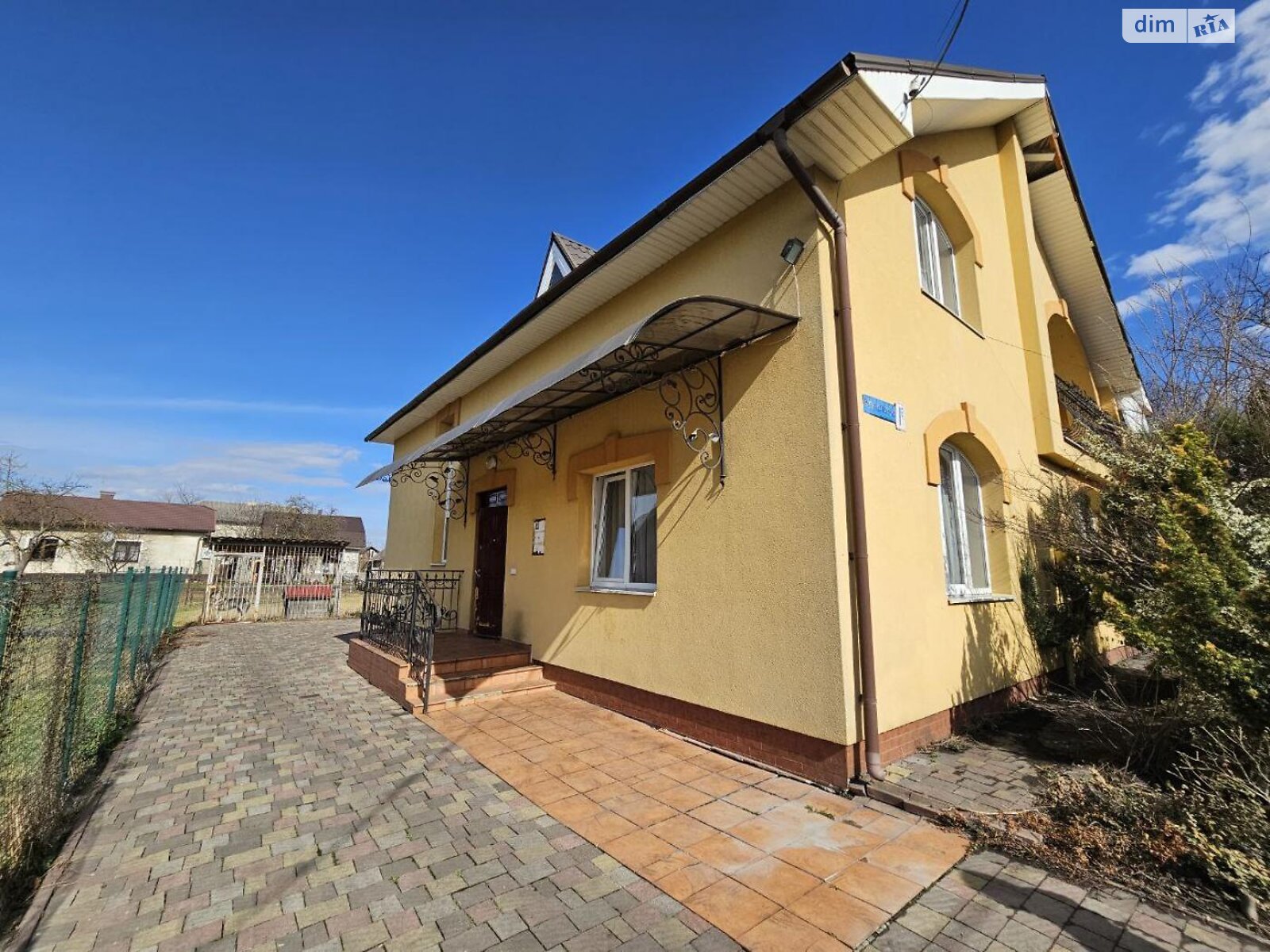 двухэтажный дом с гаражом, 207 кв. м, кирпич. Продажа в Угорниках фото 1 двухэтажный дом с гаражом, 207 кв. м, кирпич. Продажа в Угорниках фото 1
