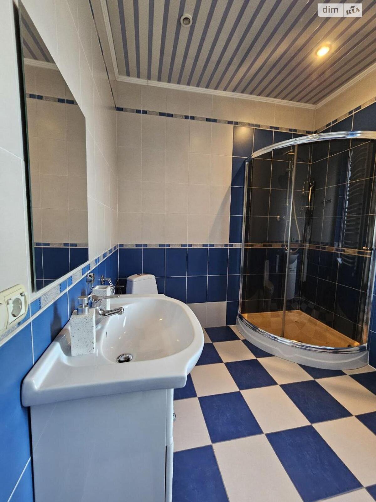 двухэтажный дом с гаражом, 207 кв. м, кирпич. Продажа в Угорниках фото 1 двухэтажный дом с гаражом, 207 кв. м, кирпич. Продажа в Угорниках фото 1