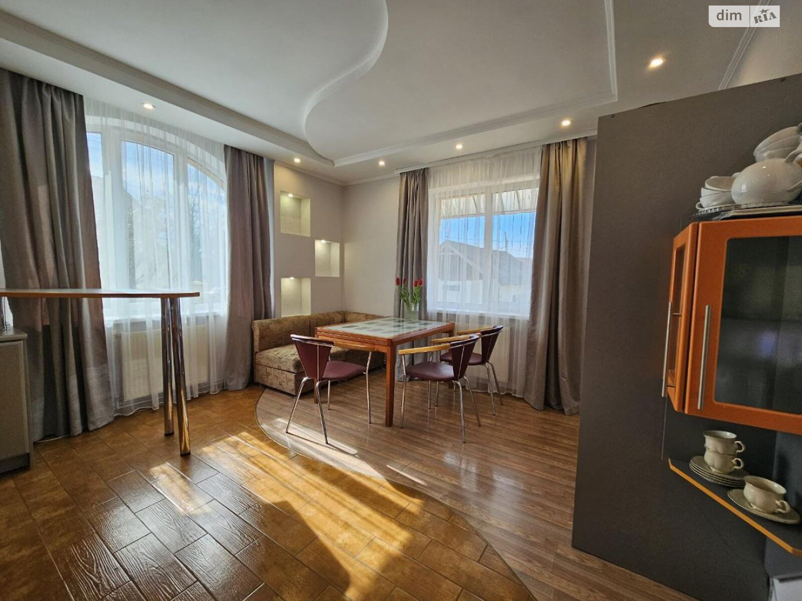 двухэтажный дом с гаражом, 207 кв. м, кирпич. Продажа в Угорниках фото 1 двухэтажный дом с гаражом, 207 кв. м, кирпич. Продажа в Угорниках фото 1