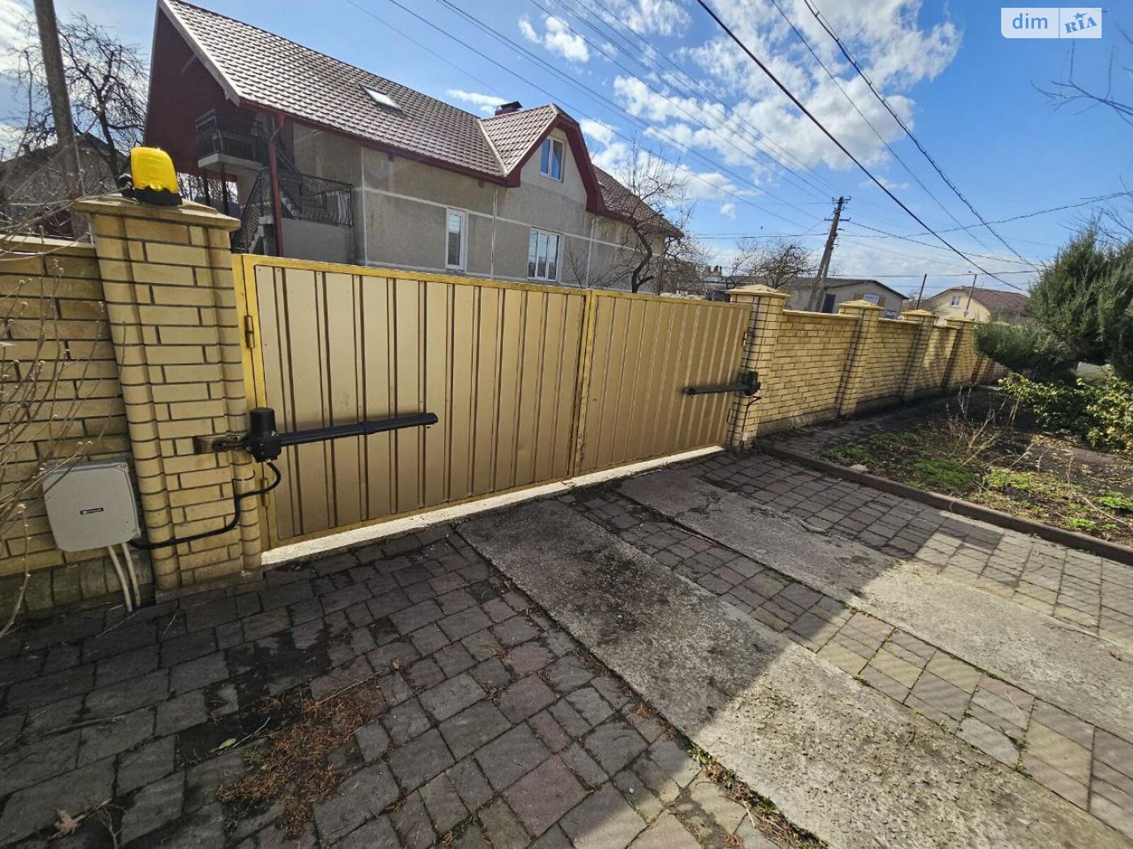 двухэтажный дом с верандой, 207 кв. м, кирпич. Продажа в Угорниках фото 1
