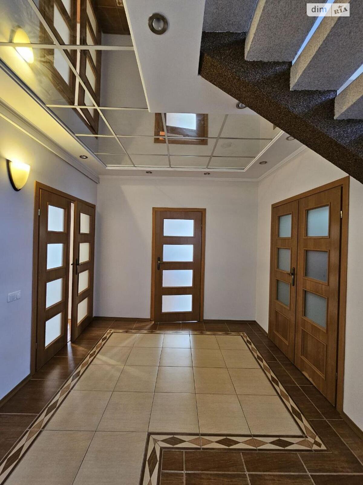 двухэтажный дом с верандой, 207 кв. м, кирпич. Продажа в Угорниках фото 1 двухэтажный дом с верандой, 207 кв. м, кирпич. Продажа в Угорниках фото 1