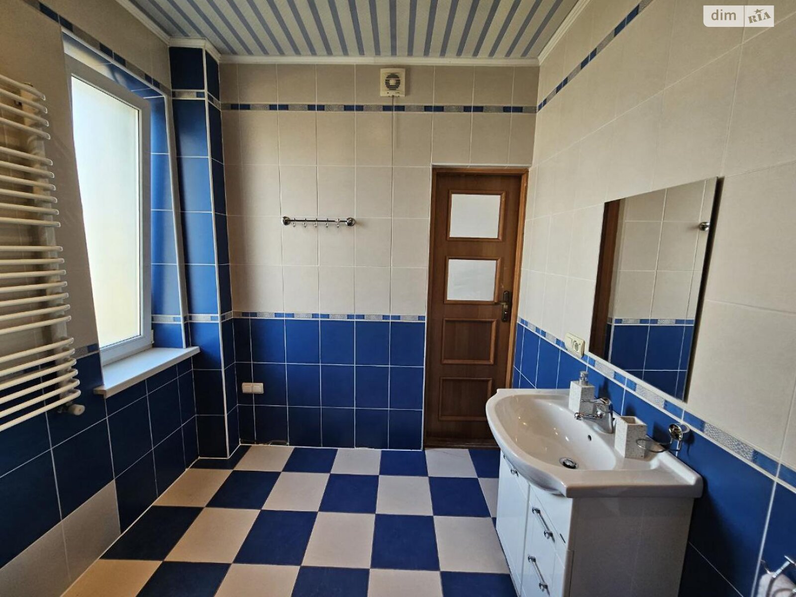 двухэтажный дом с верандой, 207 кв. м, кирпич. Продажа в Угорниках фото 1 двухэтажный дом с верандой, 207 кв. м, кирпич. Продажа в Угорниках фото 1