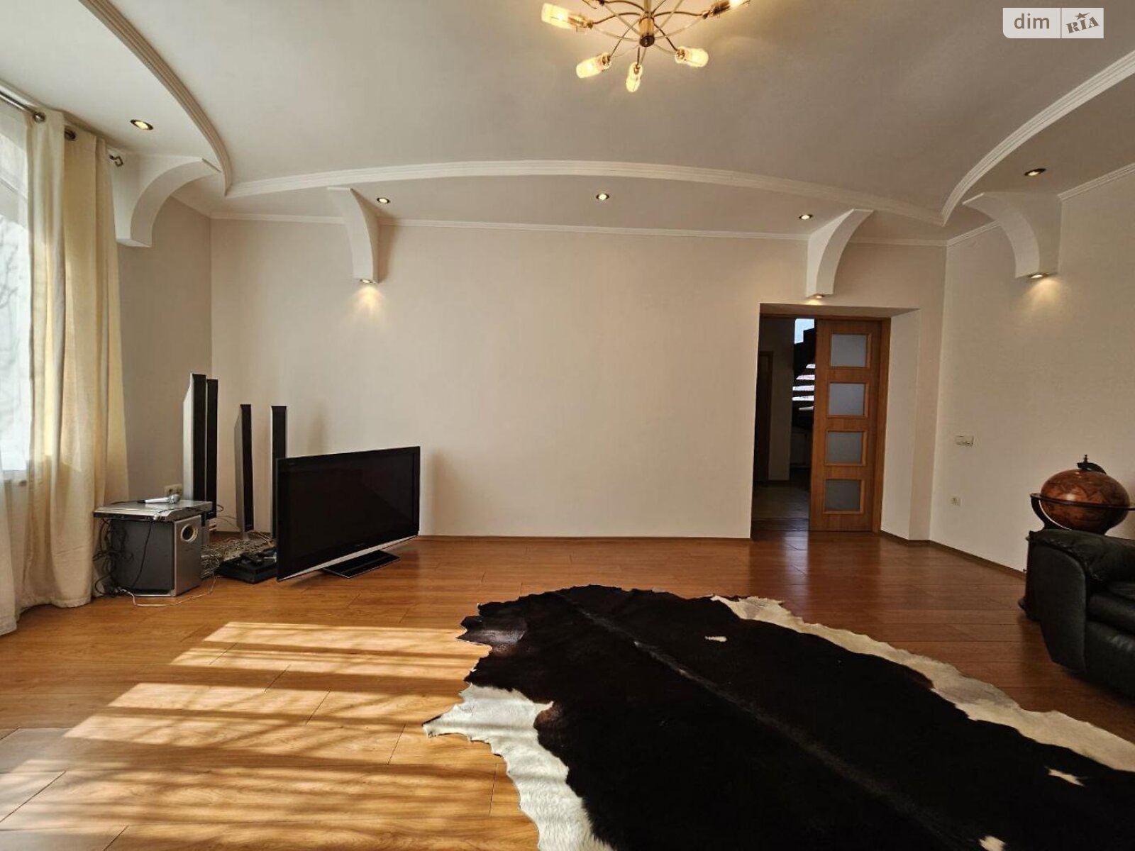 двухэтажный дом с верандой, 207 кв. м, кирпич. Продажа в Угорниках фото 1