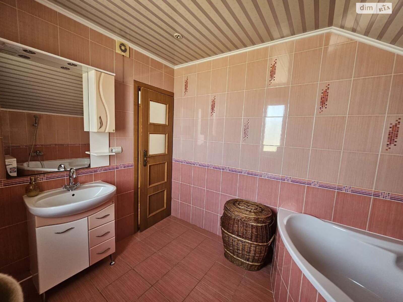 двухэтажный дом с верандой, 207 кв. м, кирпич. Продажа в Угорниках фото 1 двухэтажный дом с верандой, 207 кв. м, кирпич. Продажа в Угорниках фото 1