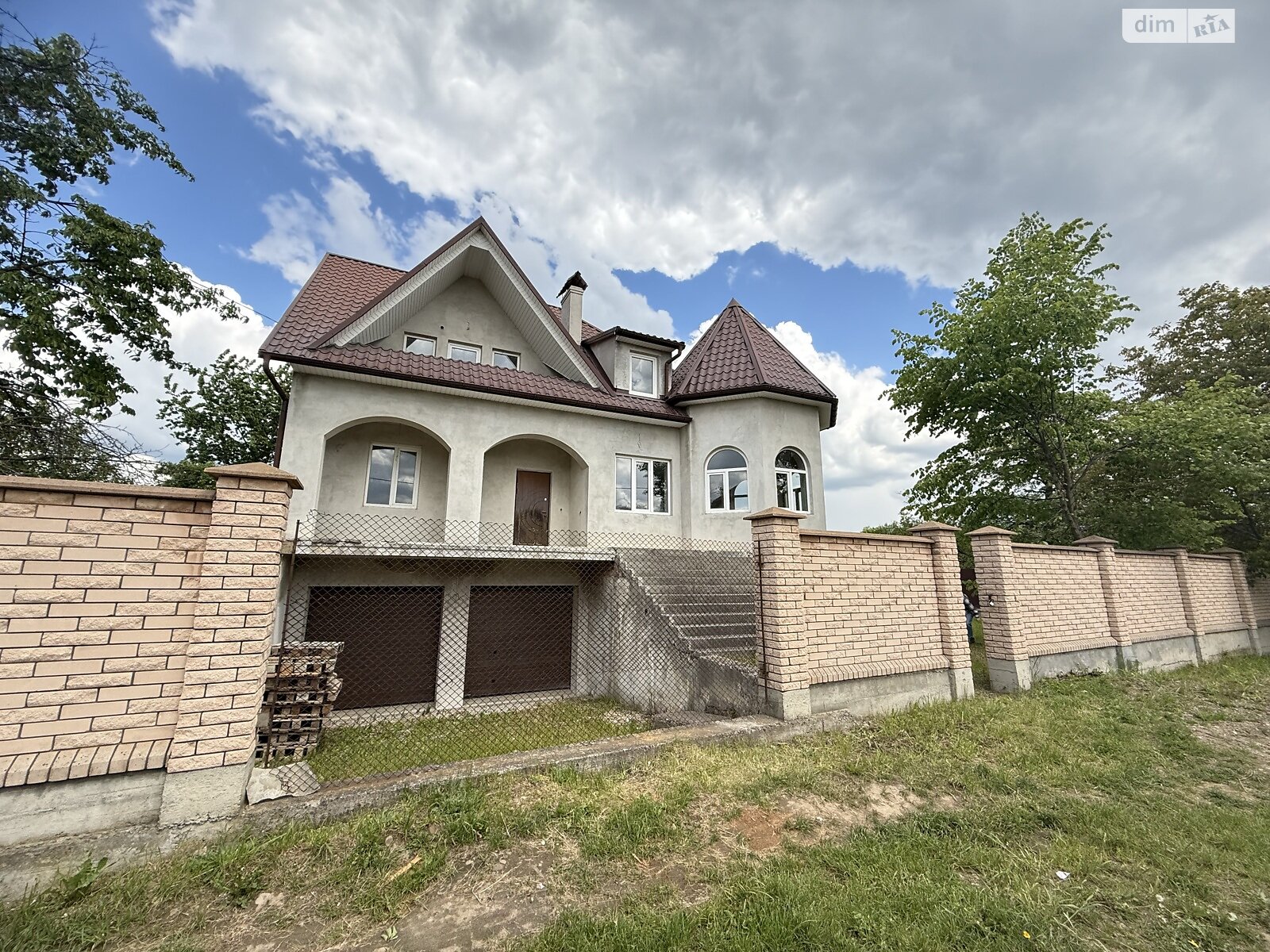 двухэтажный дом с гаражом, 278.8 кв. м, кирпич. Продажа в Угорниках фото 1 двухэтажный дом с гаражом, 278.8 кв. м, кирпич. Продажа в Угорниках фото 1