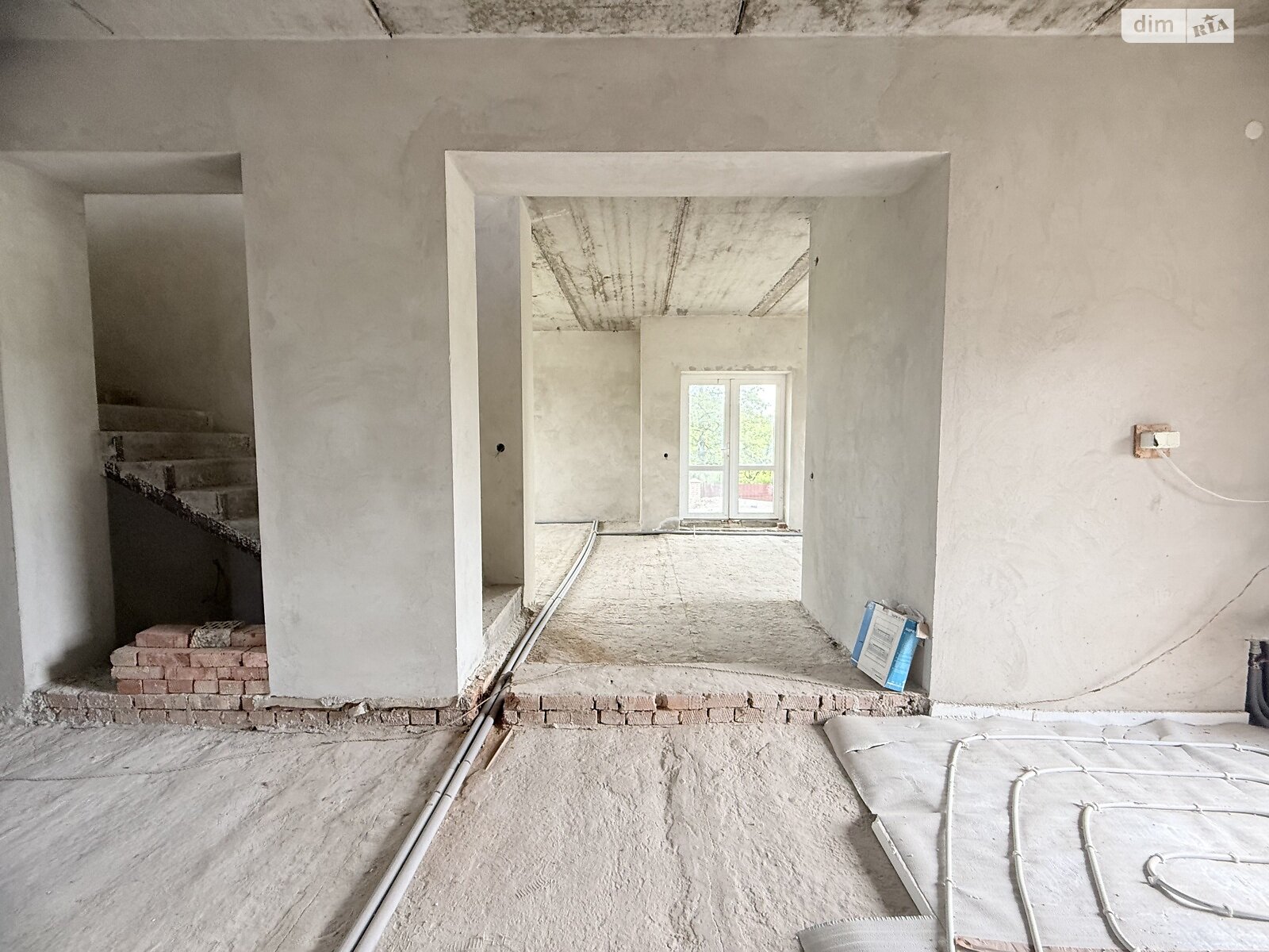 двухэтажный дом с гаражом, 278.8 кв. м, кирпич. Продажа в Угорниках фото 1 двухэтажный дом с гаражом, 278.8 кв. м, кирпич. Продажа в Угорниках фото 1