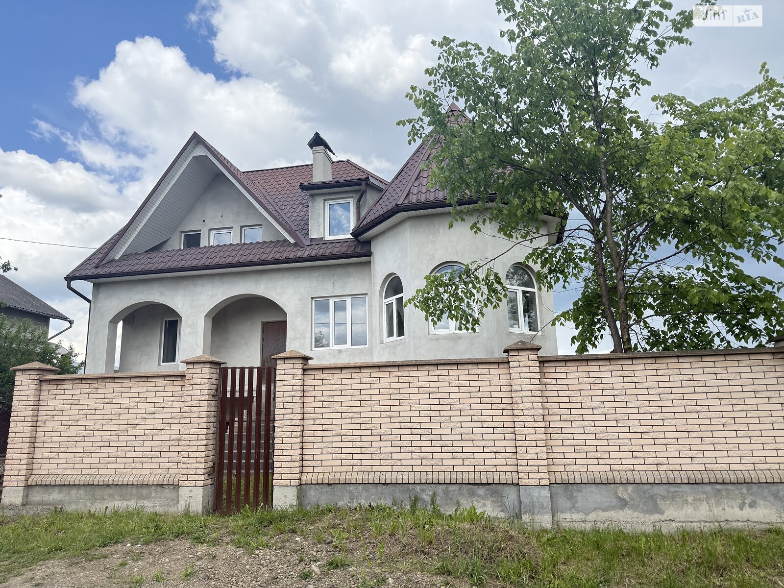 двухэтажный дом с гаражом, 278.8 кв. м, кирпич. Продажа в Угорниках фото 1 двухэтажный дом с гаражом, 278.8 кв. м, кирпич. Продажа в Угорниках фото 1