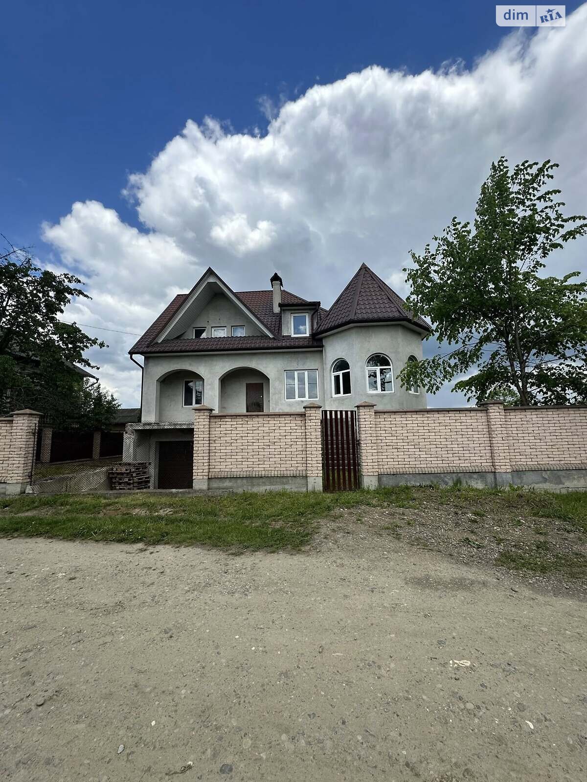 двоповерховий будинок з гаражем, 278 кв. м, цегла. Продаж у Угорниках фото 1 двоповерховий будинок з гаражем, 278 кв. м, цегла. Продаж у Угорниках фото 1