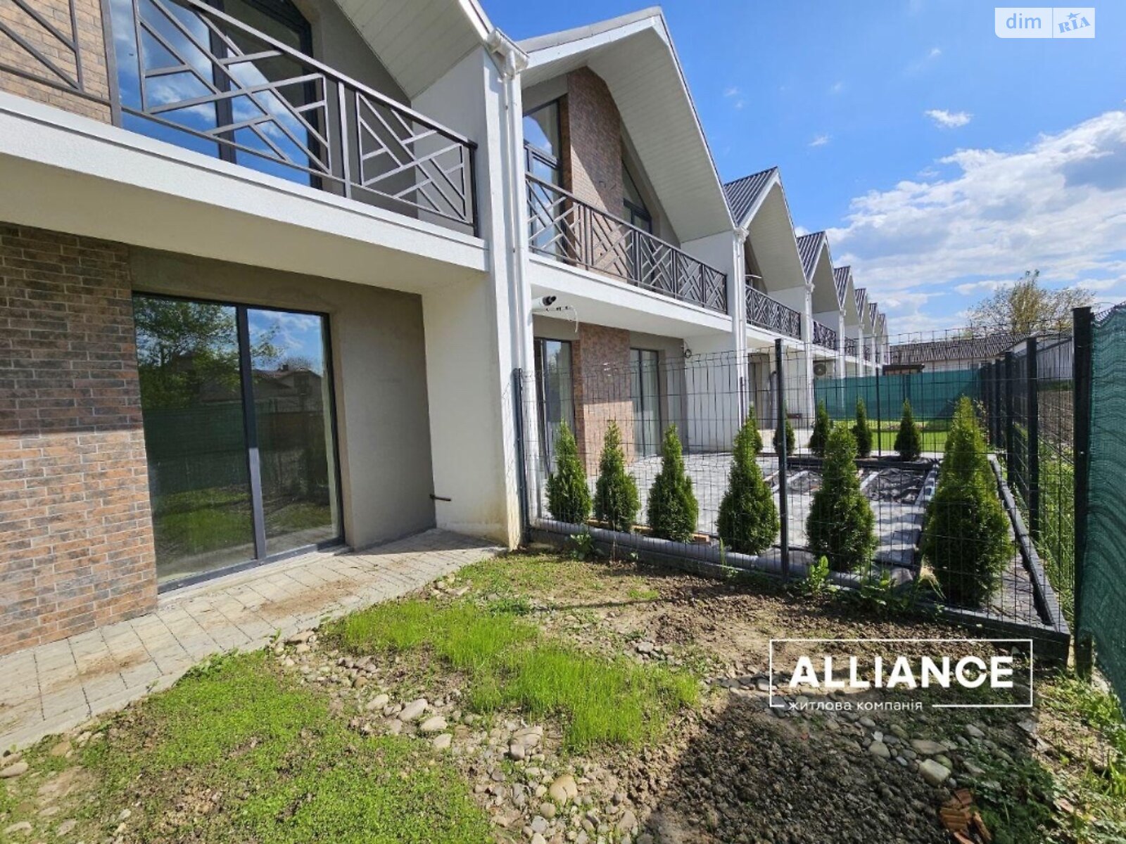 двоповерховий будинок з мансардою, 130 кв. м, цегла. Продаж у Угорниках фото 1 двоповерховий будинок з мансардою, 130 кв. м, цегла. Продаж у Угорниках фото 1
