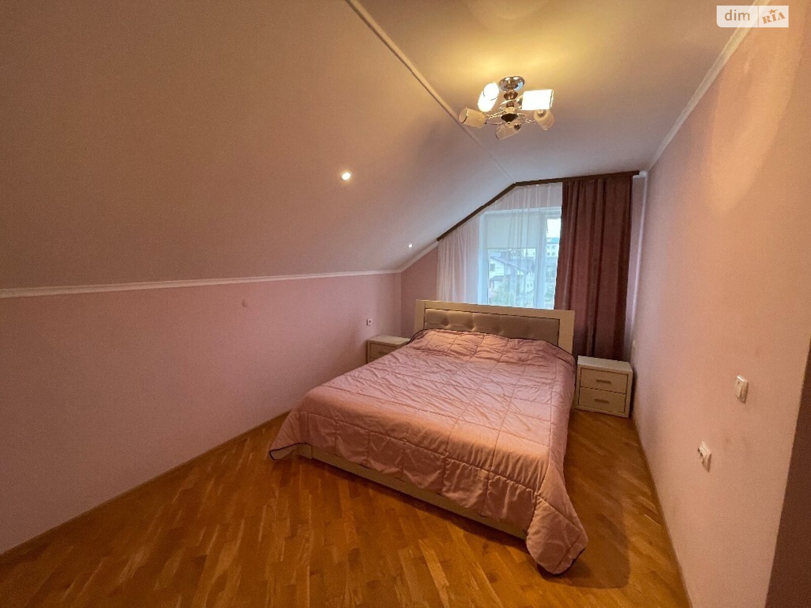 двухэтажный дом веранда, 210 кв. м, кирпич. Продажа в Угорниках фото 1