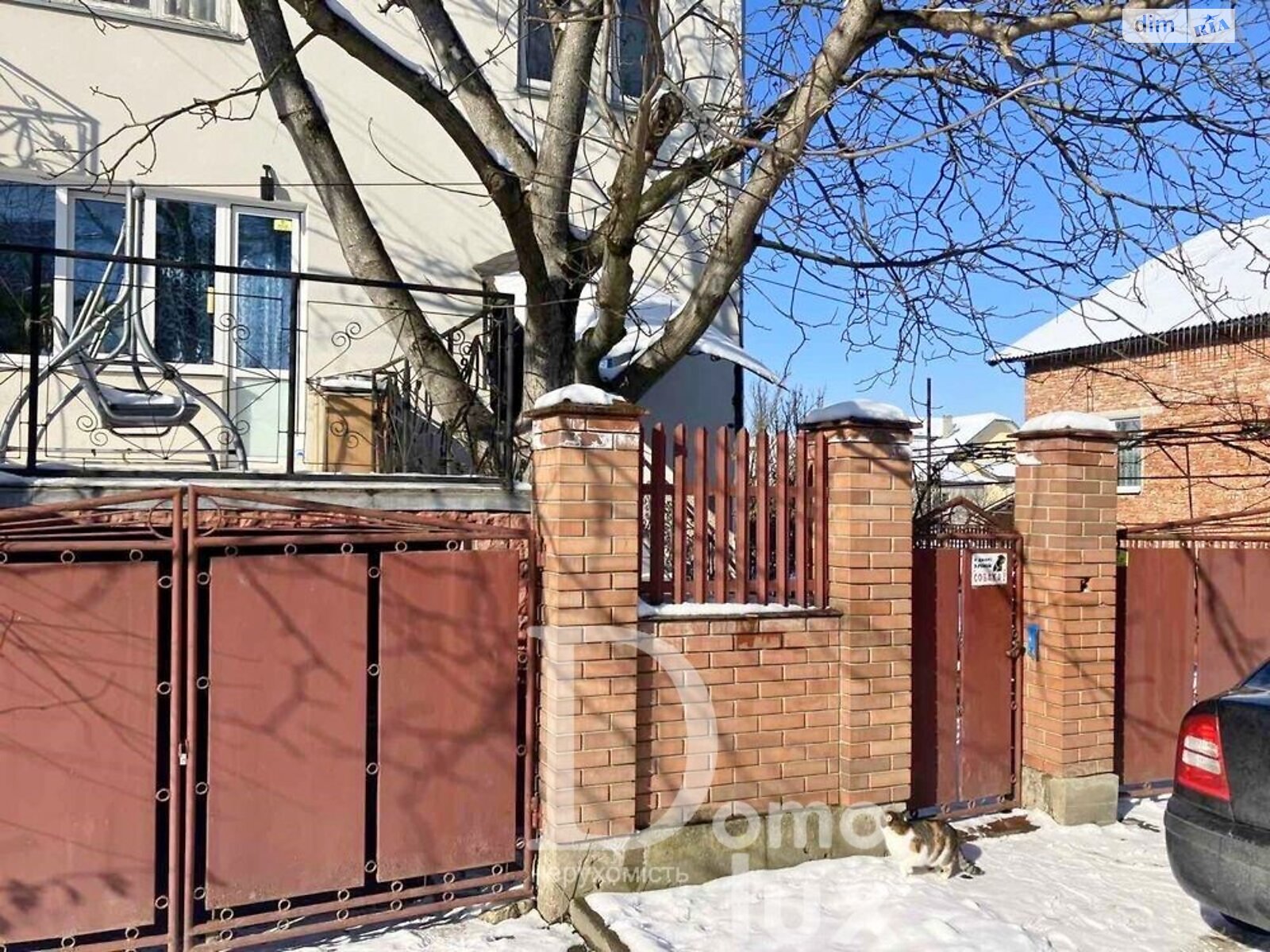 двухэтажный дом с балконом, 298 кв. м, кирпич. Продажа в Угорниках фото 1