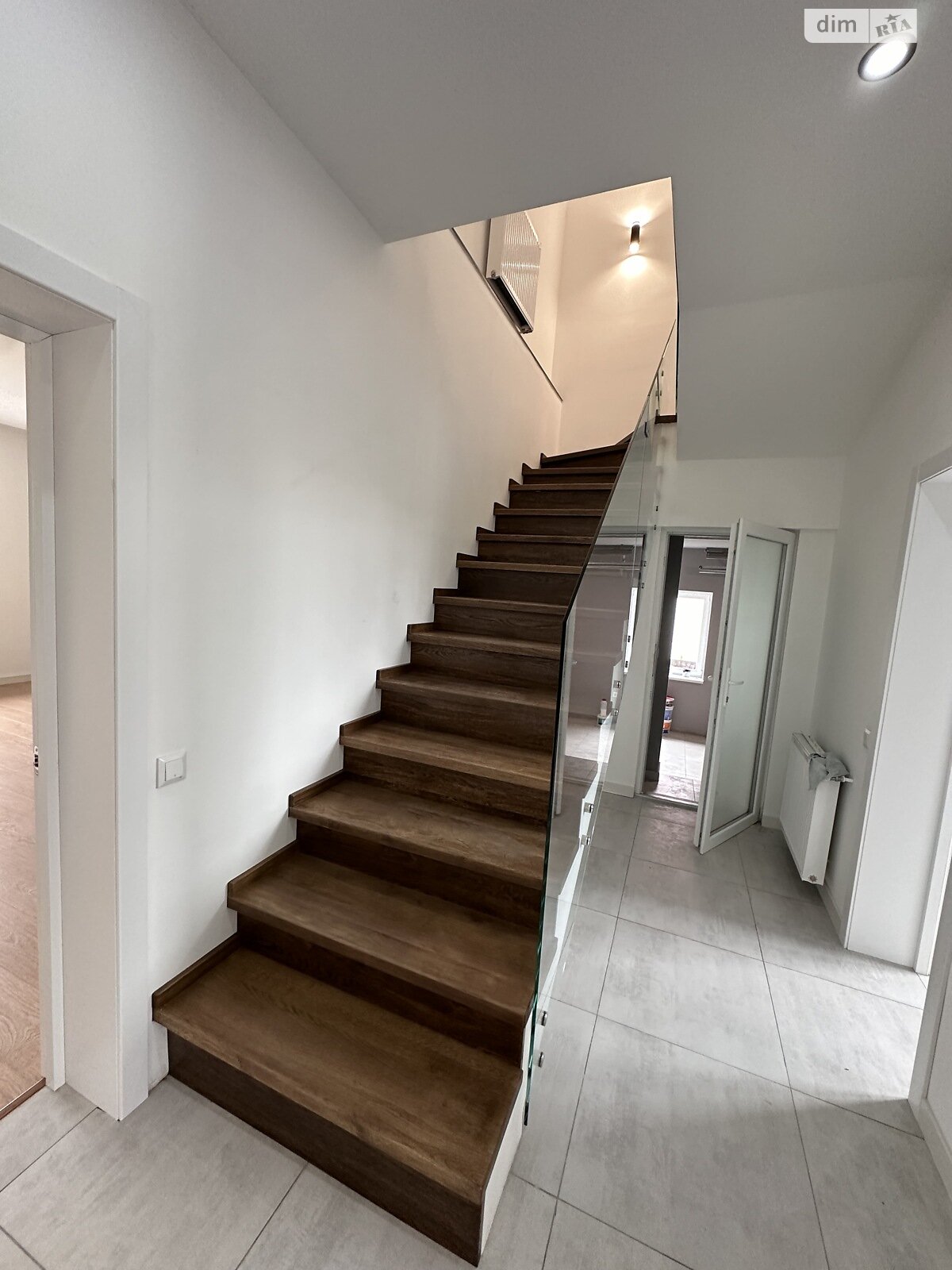 двухэтажный дом с гаражом, 216 кв. м, кирпич. Продажа в Угринове фото 1 двухэтажный дом с гаражом, 216 кв. м, кирпич. Продажа в Угринове фото 1