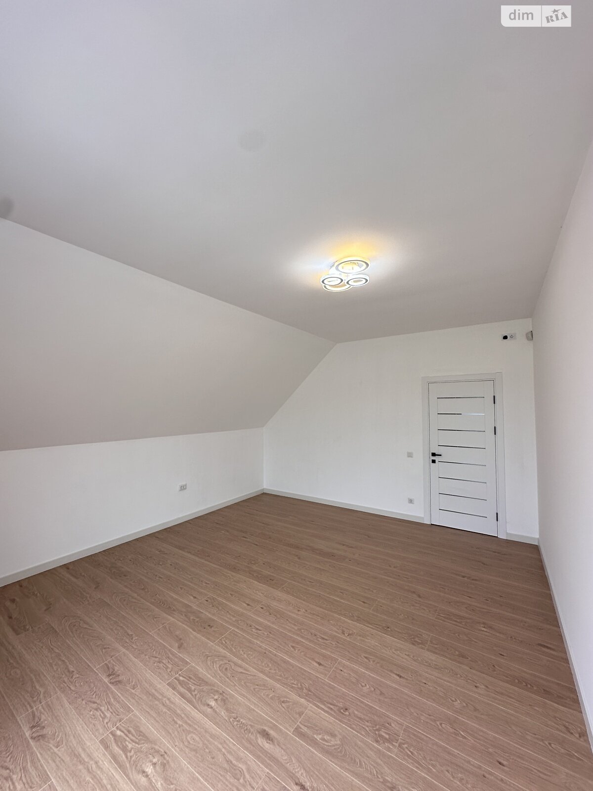 двухэтажный дом с гаражом, 216 кв. м, кирпич. Продажа в Угринове фото 1 двухэтажный дом с гаражом, 216 кв. м, кирпич. Продажа в Угринове фото 1