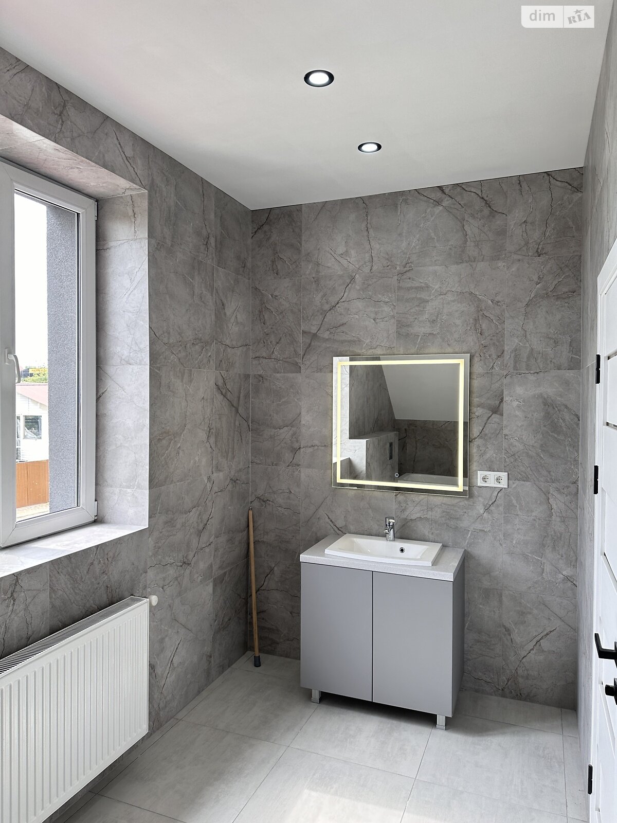 двухэтажный дом с гаражом, 216 кв. м, кирпич. Продажа в Угринове фото 1 двухэтажный дом с гаражом, 216 кв. м, кирпич. Продажа в Угринове фото 1