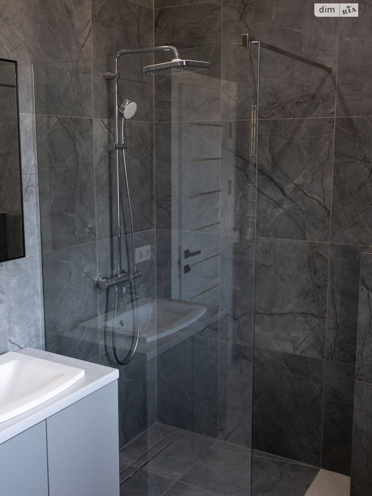 двухэтажный дом с гаражом, 216 кв. м, кирпич. Продажа в Угринове фото 1 двухэтажный дом с гаражом, 216 кв. м, кирпич. Продажа в Угринове фото 1