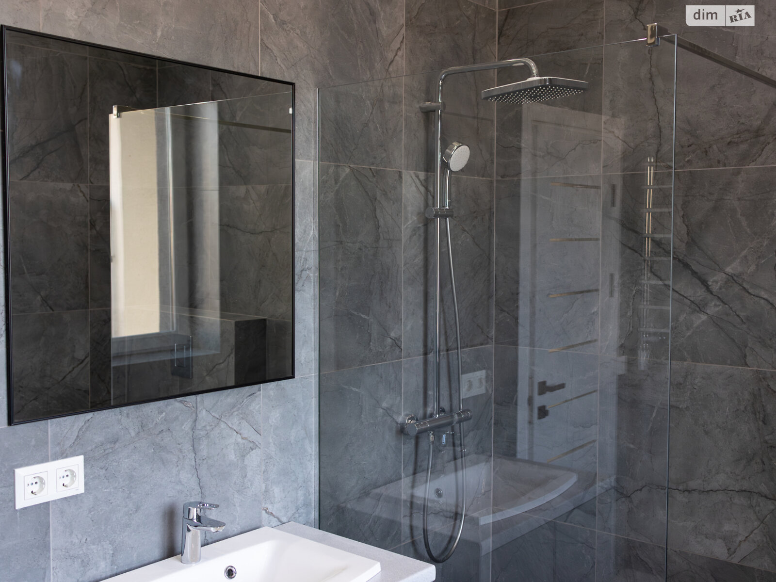 двухэтажный дом с гаражом, 216 кв. м, кирпич. Продажа в Угринове фото 1 двухэтажный дом с гаражом, 216 кв. м, кирпич. Продажа в Угринове фото 1