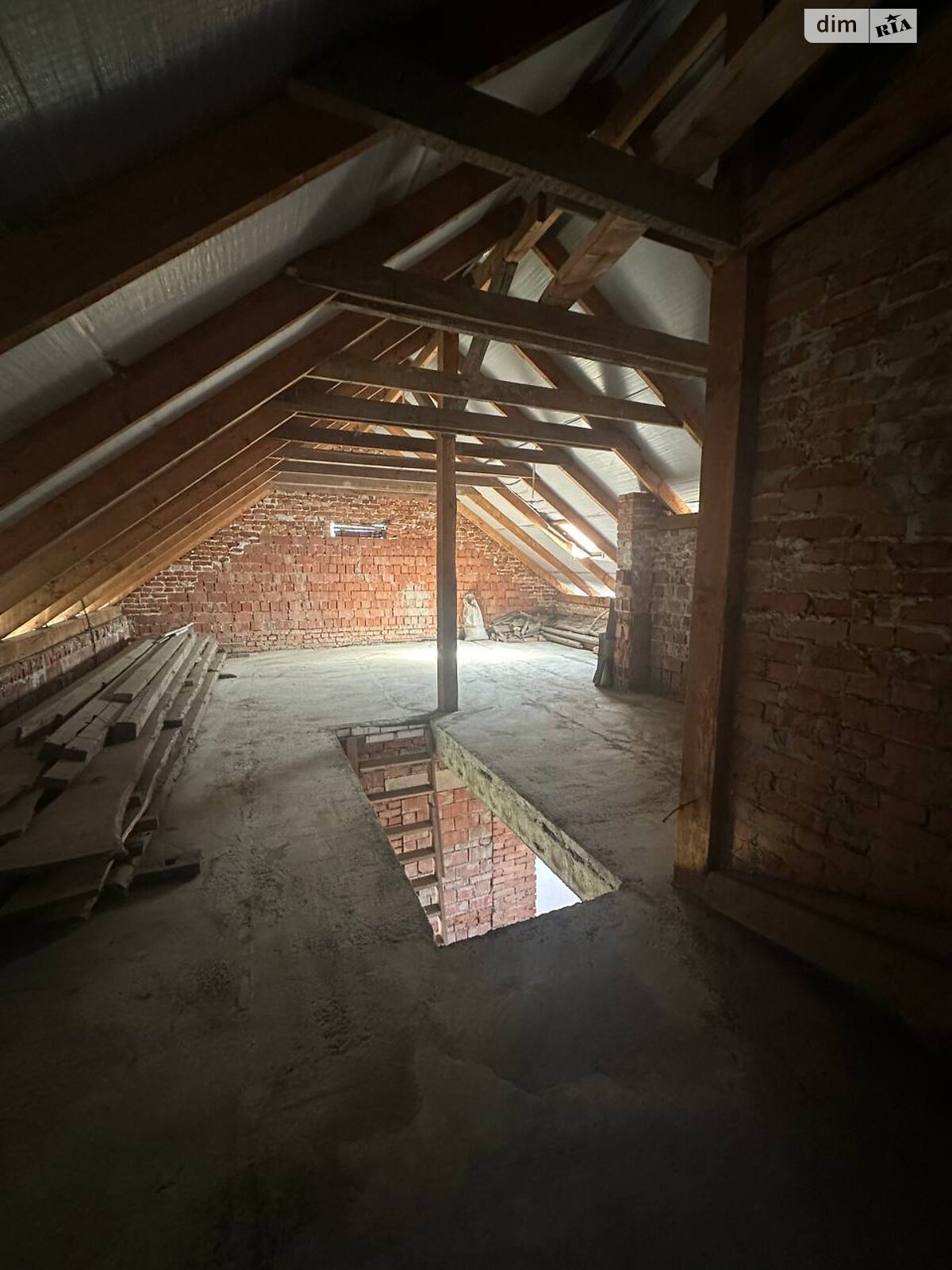 трехэтажный дом с гаражом, 180 кв. м, кирпич. Продажа в Угринове фото 1 трехэтажный дом с гаражом, 180 кв. м, кирпич. Продажа в Угринове фото 1