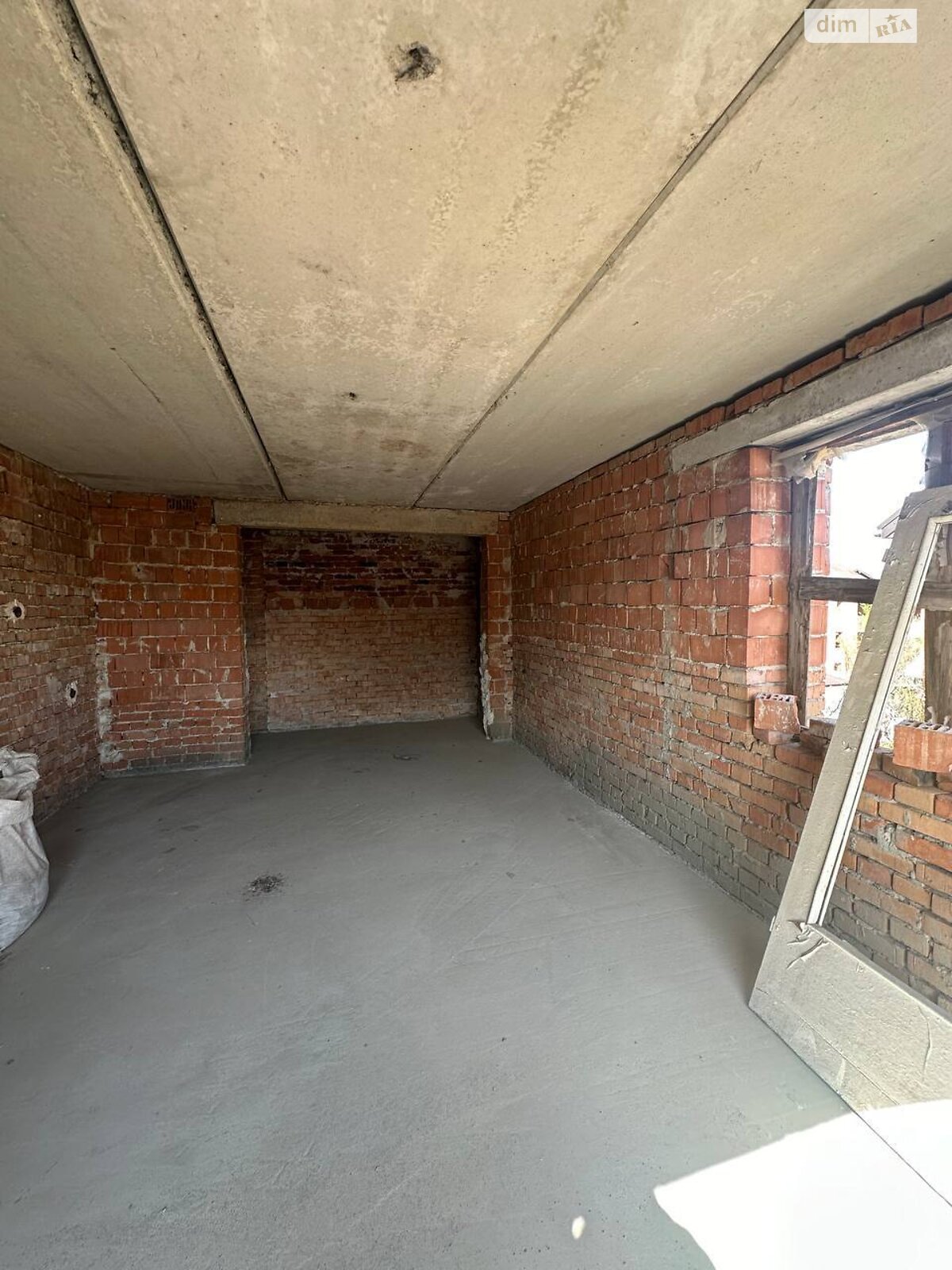 трехэтажный дом с гаражом, 180 кв. м, кирпич. Продажа в Угринове фото 1 трехэтажный дом с гаражом, 180 кв. м, кирпич. Продажа в Угринове фото 1