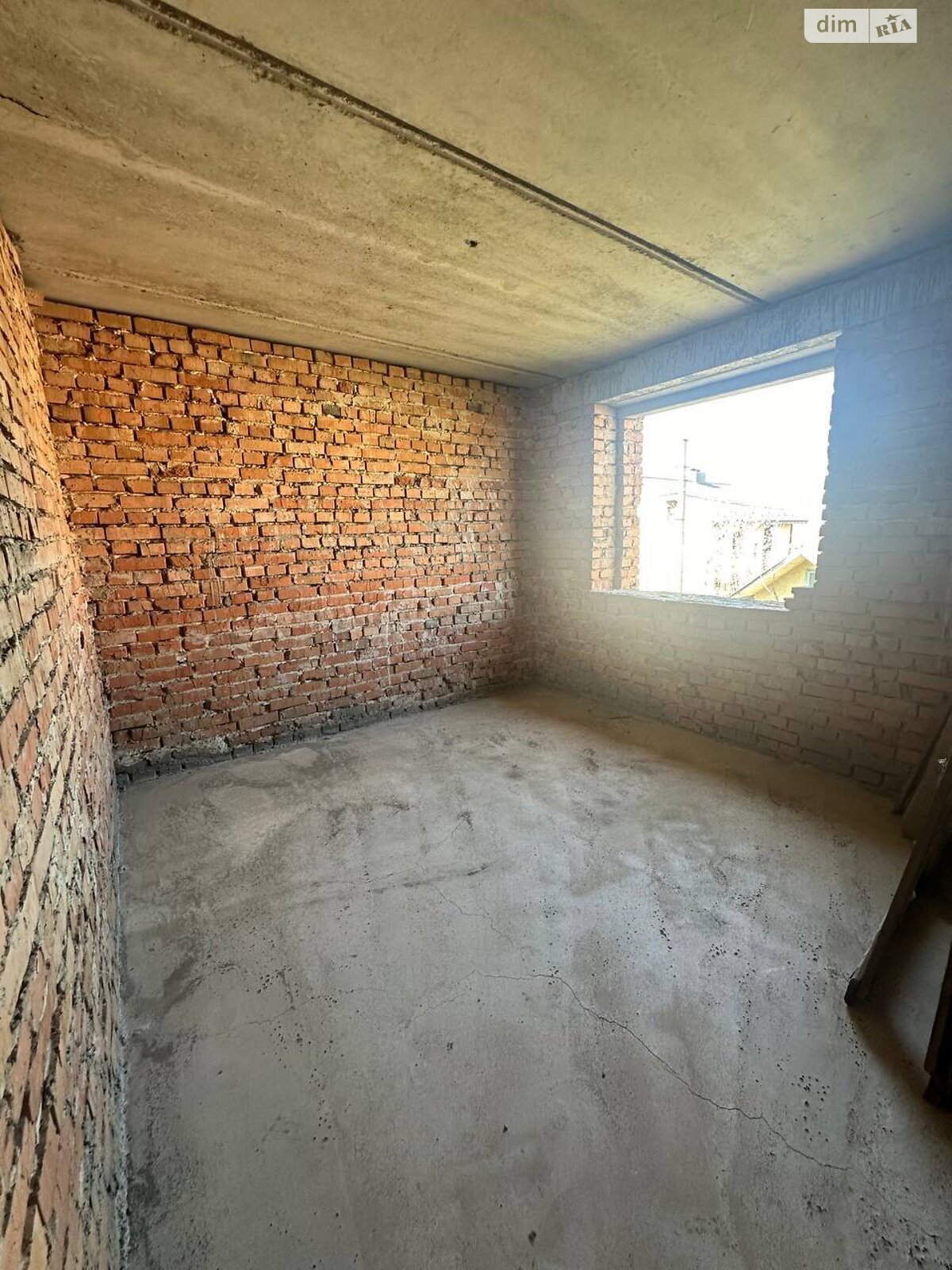 трехэтажный дом с гаражом, 180 кв. м, кирпич. Продажа в Угринове фото 1 трехэтажный дом с гаражом, 180 кв. м, кирпич. Продажа в Угринове фото 1
