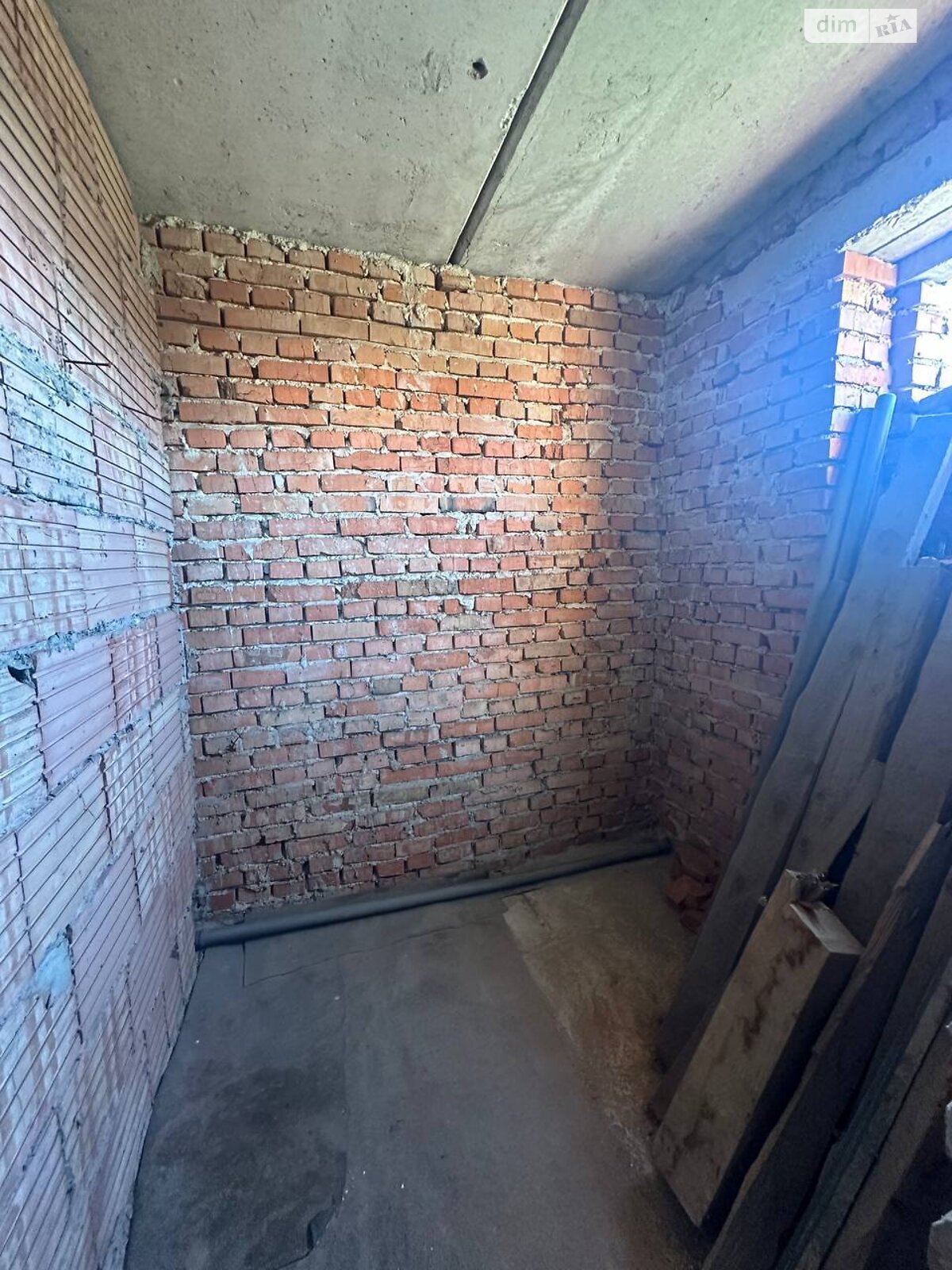 трехэтажный дом с гаражом, 180 кв. м, кирпич. Продажа в Угринове фото 1 трехэтажный дом с гаражом, 180 кв. м, кирпич. Продажа в Угринове фото 1