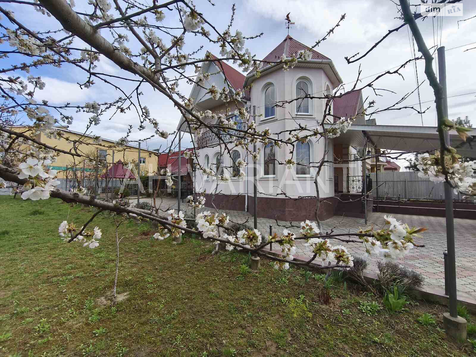 двоповерховий будинок з гаражем, 188 кв. м, цегла. Продаж у Ужгороді фото 1 двоповерховий будинок з гаражем, 188 кв. м, цегла. Продаж у Ужгороді фото 1