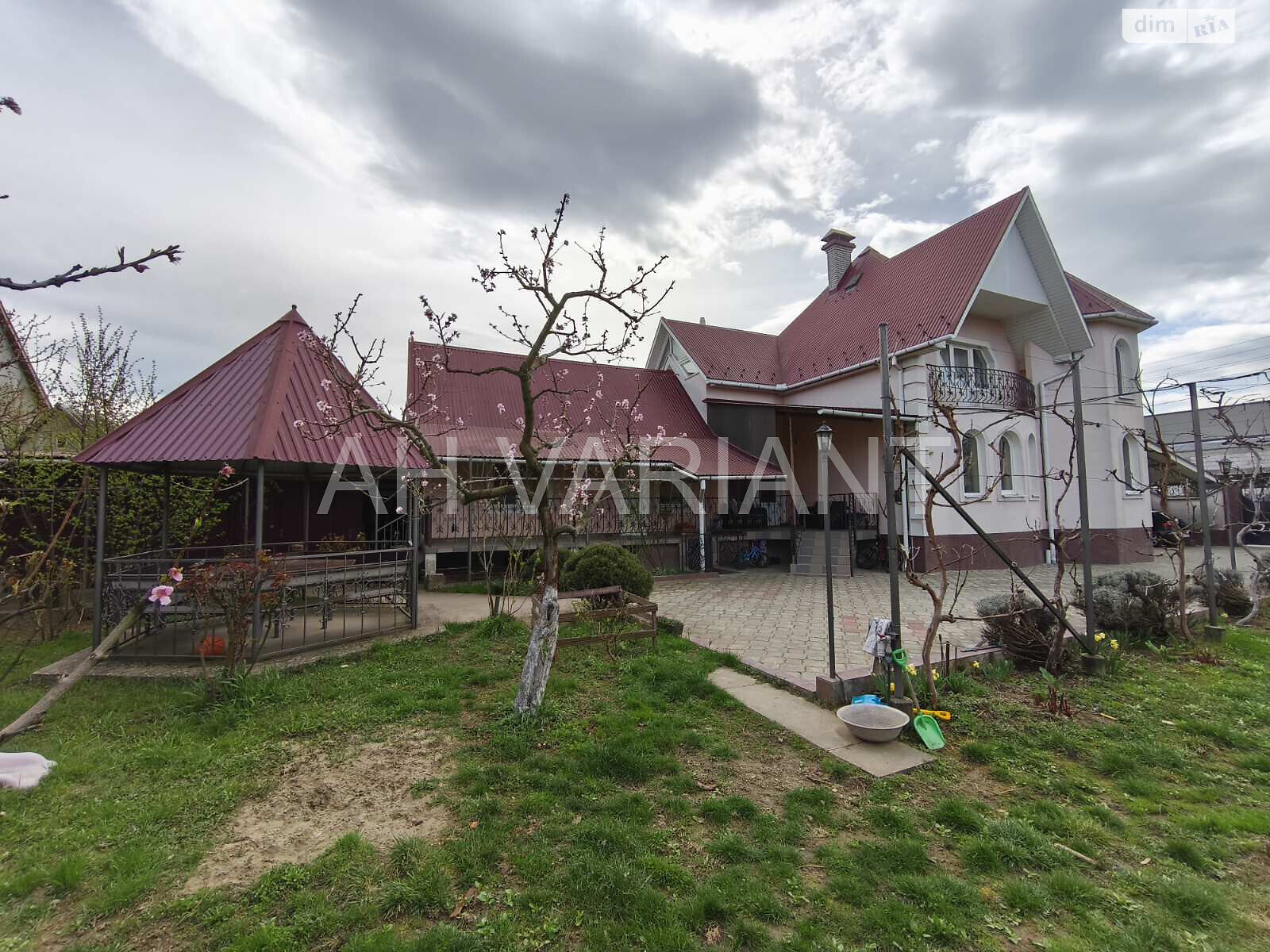 двоповерховий будинок з гаражем, 188 кв. м, цегла. Продаж у Ужгороді фото 1 двоповерховий будинок з гаражем, 188 кв. м, цегла. Продаж у Ужгороді фото 1