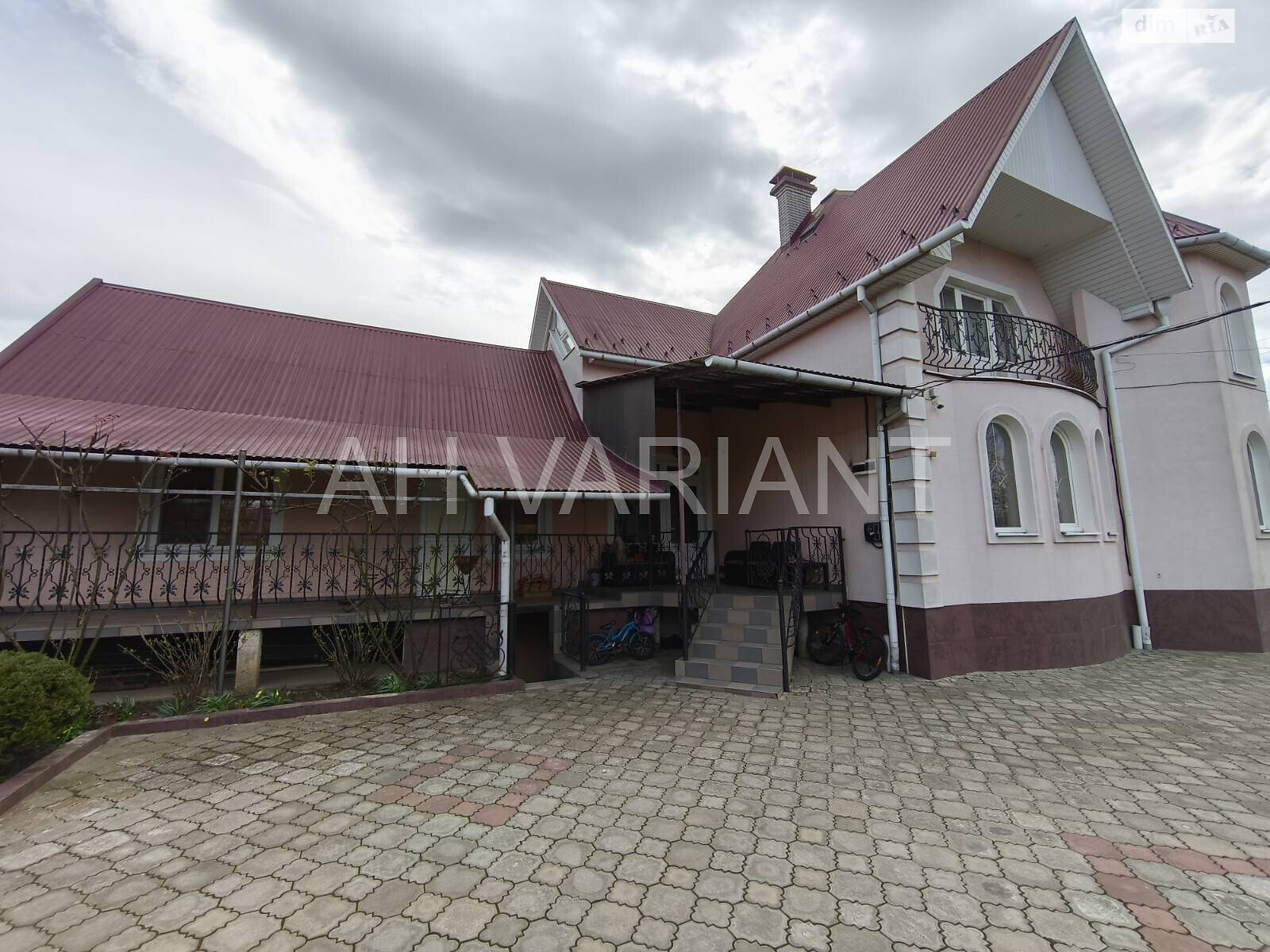 двоповерховий будинок з гаражем, 188 кв. м, цегла. Продаж у Ужгороді фото 1 двоповерховий будинок з гаражем, 188 кв. м, цегла. Продаж у Ужгороді фото 1